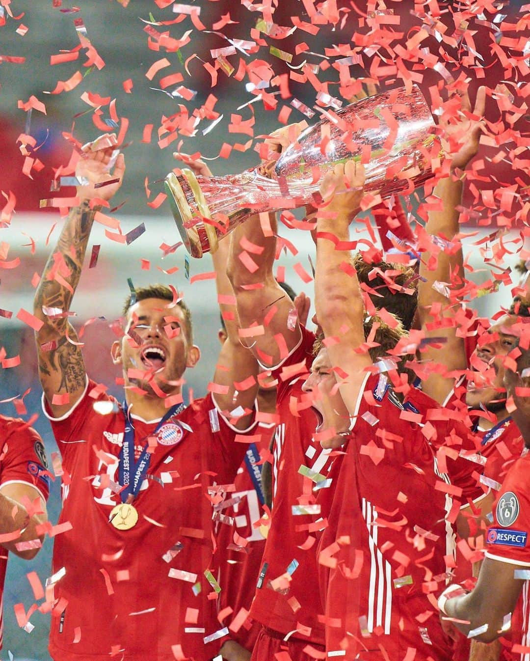 バイエルン・ミュンヘンさんのインスタグラム写真 - (バイエルン・ミュンヘンInstagram)「🏆🏆 #SuperCup Champions 2020 🏆🏆 #MiaSanChampions ______ #FCBayern #MiaSanMia #packmas #UCL #Uefa」9月25日 18時08分 - fcbayern