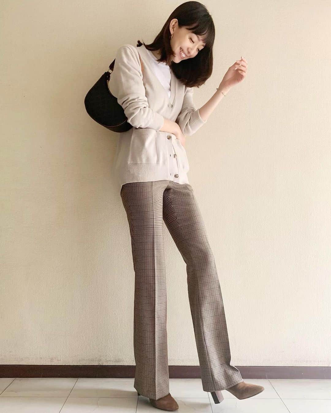 松島花さんのインスタグラム写真 - (松島花Instagram)「: 今日の私服☔️🎶 お気に入りの @celine バッグ😚🤎 : Bag & Cardigan & Accessory : すべて CELINE T-shirt: PETIT BATEAU Pants: ZARA Shoes: SAINT LAURENT : #ootd #outfit #hanaoutfit  #bag #celine #fashion  #花私服 #私服」9月25日 18時00分 - hana_matsushima_official