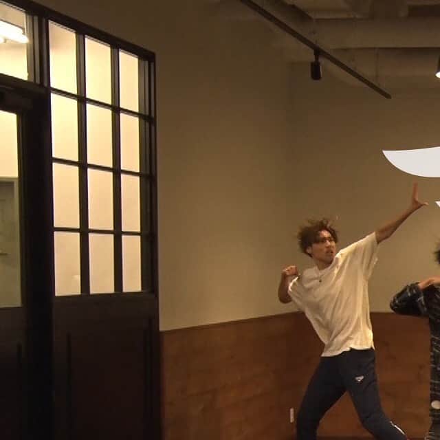 のインスタグラム：「・ [CHOREOGRAPHY] WATWING 'Only One Life' Official Dance Practice _ Choreographer : NOPPO(s**t kingz _ これまでリリースした5曲のDance Practiceを5週連続公開中!! 来週はどの楽曲が公開になるのか…？ 動画は金曜18時に公開されます。 日々成長し続けているWATWINGのパフォーマンスをぜひご覧ください！ ・ ・ ・ ・ #WATWING #Dance #Practice #DanceVideo #CHOREOGRAPHY #OnlyOneLife #boysgroup #japaneseboys #jpop #CHOREOGRAPHY #NOPPO」