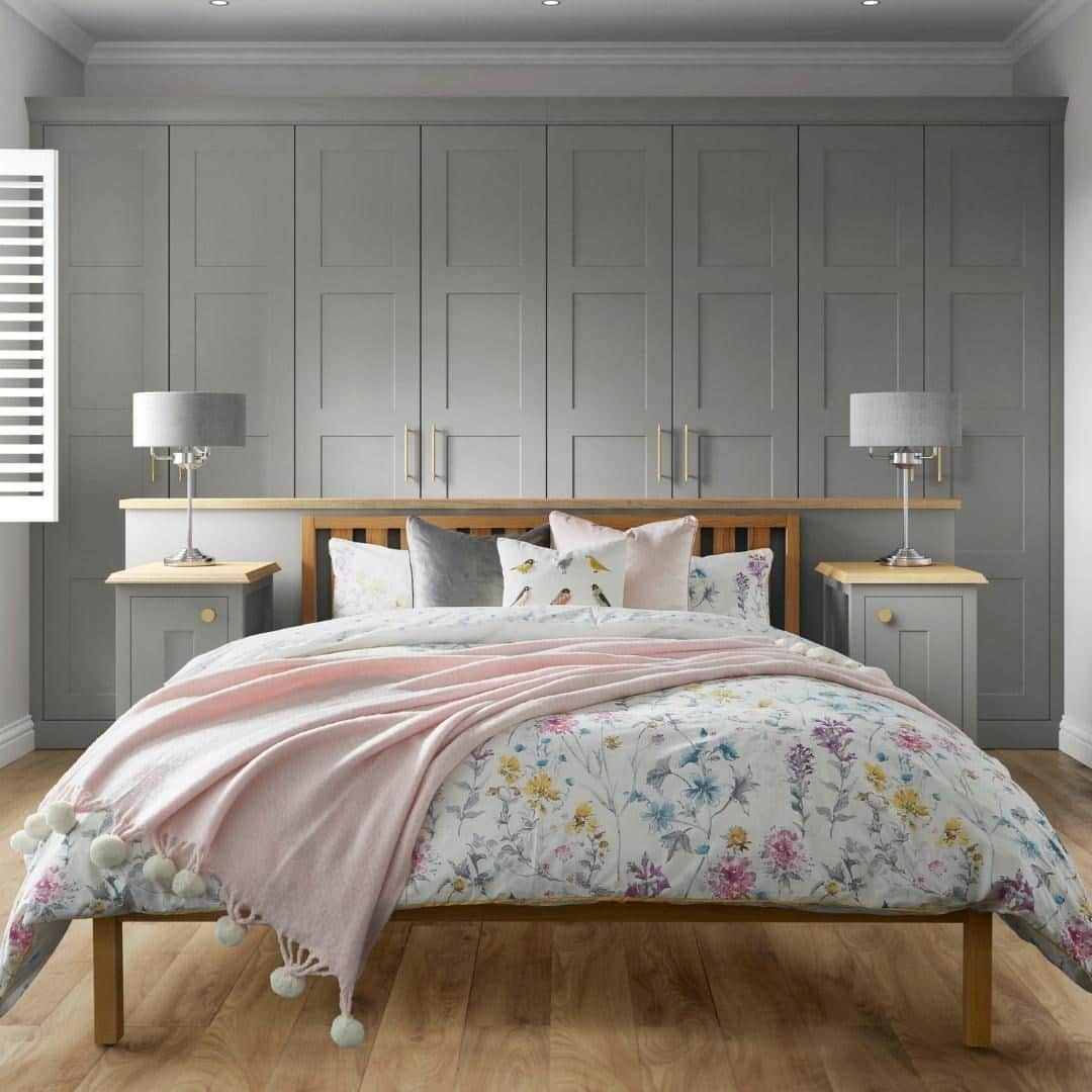 ローラアシュレイのインスタグラム：「It's #WorldDreamDay 💤  We all know the importance of a great night sleep, which is why it’s so crucial to consider how your surroundings play a part in achieving it.⁣ ⁣ All too often bedrooms are cluttered, noisy, and bright—environments that actually fight against good sleep. ⁣ ⁣ Creating a space that brings you a sense of relaxation and tranquillity is an essential part of finding your perfect sleep pattern.⁣ ⁣ @lauraashleybedrooms are fitted to suit your lifestyle. Finished to the highest quality, they have been designed to revolve around your needs, whilst also coordinating with existing Laura Ashley bedroom accessories.⁣ ⁣ Find out more at lauraashleyfittedbedrooms.co.uk」