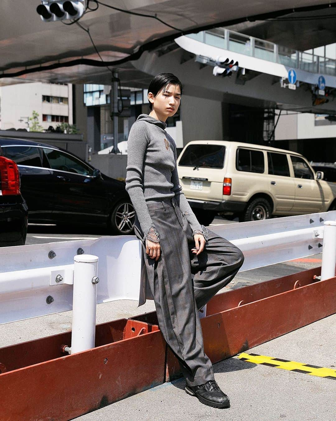 Droptokyoさんのインスタグラム写真 - (DroptokyoInstagram)「TOKYO STREET STYLE⁣⁣ ⁣ Name: @yo____official  Top: @jnby_japan  Pants: @jnby_japan  #jnby#jnbyjp#pr#streetstyle#droptokyo#tokyo#japan#streetscene#streetfashion#streetwear#streetculture#fashion#ストリートファッション#コーディネート⁣⁣⁣ Photography: @dai.yamashiro Styling: @raikatanakakana」9月25日 18時02分 - drop_tokyo