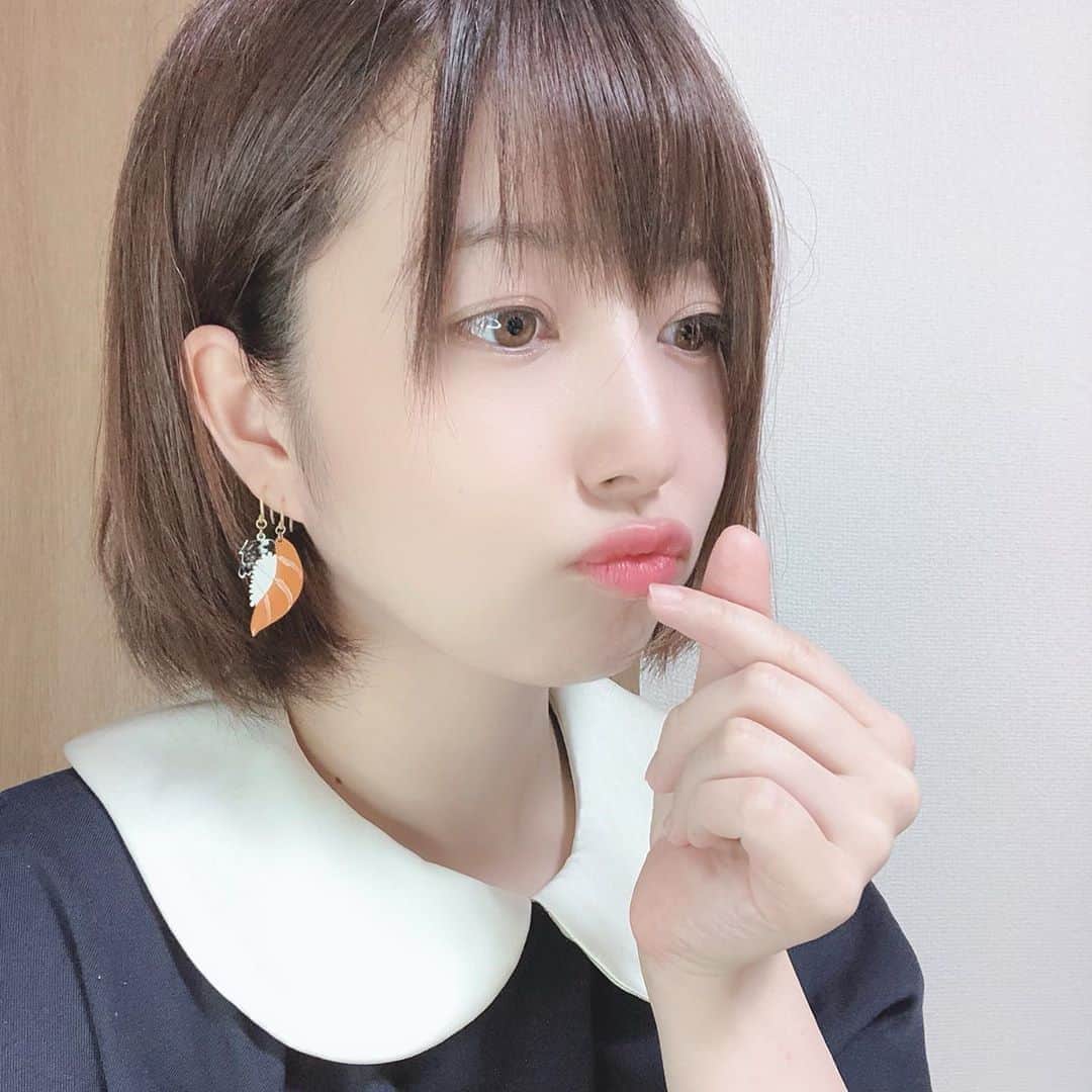 のインスタグラム：「私服が幼稚園児といわれるおしゃけ。  鮭×幼稚園児コーデ🌼*･  こう見えてお高い洋服なのになぁ。 着られるより着こなせるようになりたいんだなぁ。」