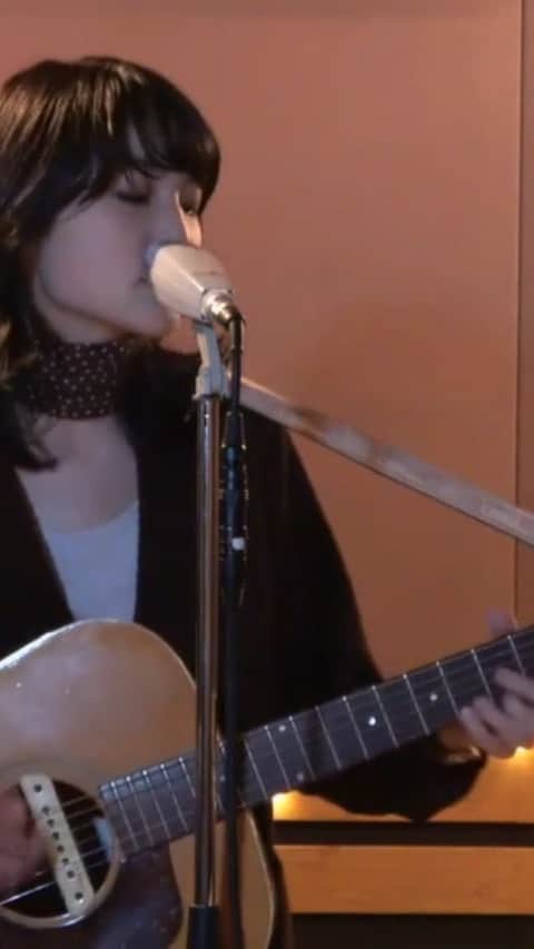 のインスタグラム：「9月8日に行った、配信ライブ「舟出のまばたき」より、新曲「Mabataki」の映像をYouTubeにて公開しました💡 こちらはほかも含め3曲のダイジェスト映像🎥 よければぜひ、YouTubeからもみてみてくださいね。プロフィールにリンクがあります！  Gt,Key ロマンチック☆安田(爆弾ジョニー)」