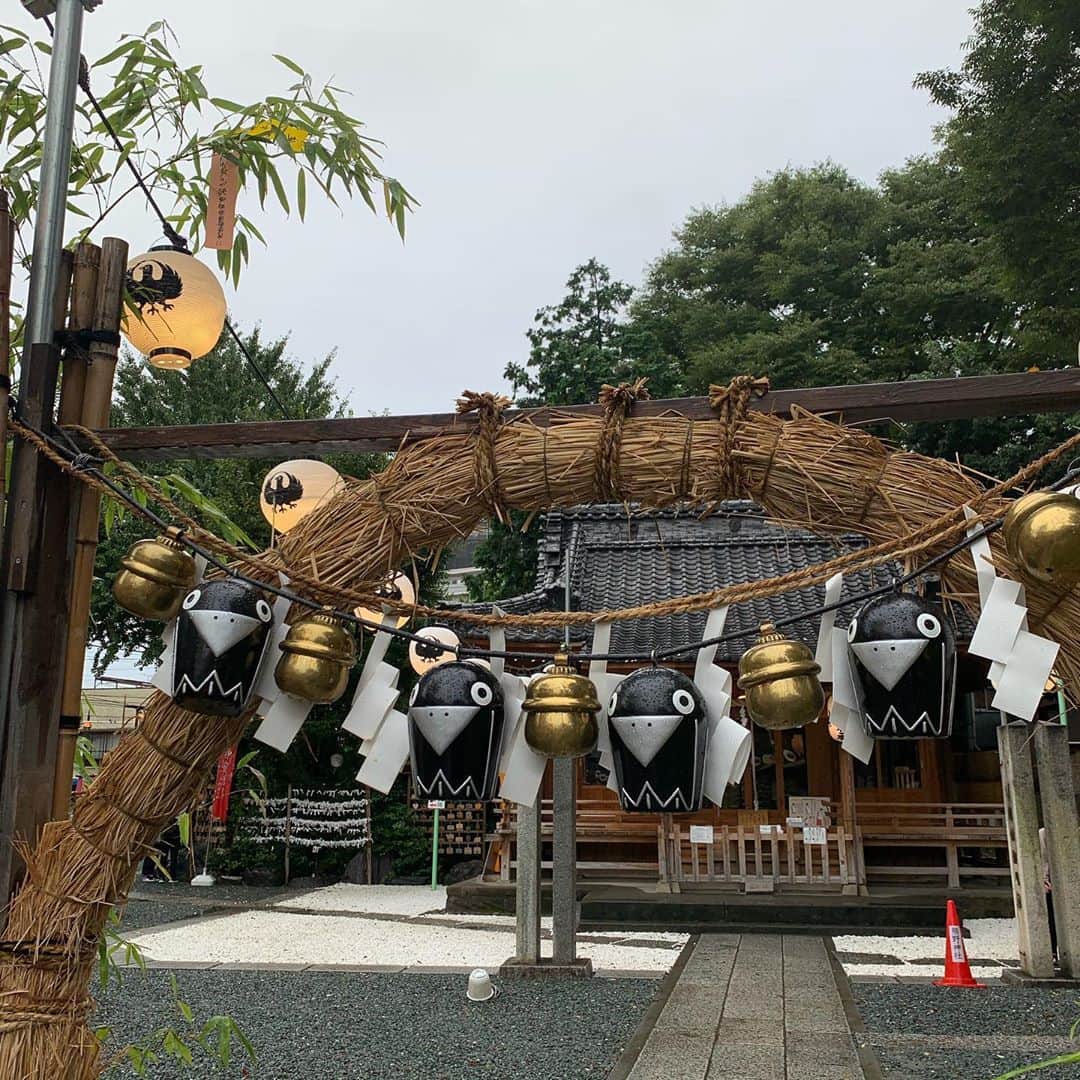 宙也さんのインスタグラム写真 - (宙也Instagram)「八咫烏。‪久々の神社参り。手水舎の手前にも消毒液。そうか。そうだよな。‬ #やたがらす #川越熊野神社」9月25日 18時15分 - chuya_aquarius