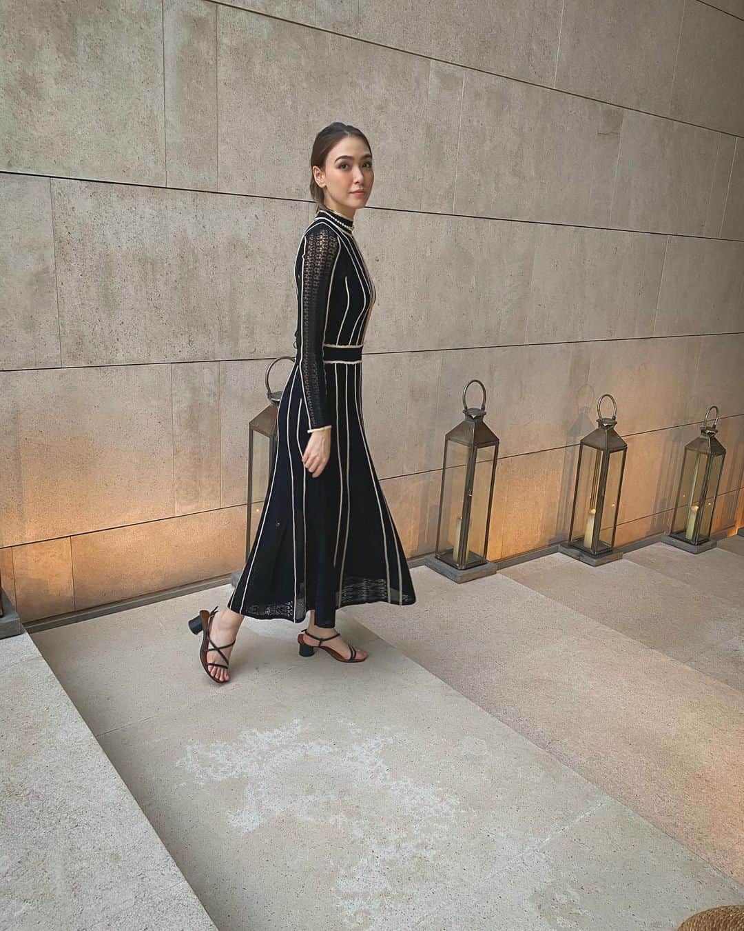 ダンシーシャノン美沙のインスタグラム：「お洒落してお出かけしたよ☺️最近変な感じだったけどやっと冬眠から目覚めた🙈   これからインスタ戻るからみんな見てくれると嬉しいな☺️   #ootd #fashion @sandroparis  #hongkong #dress #outfit #classic #love #enagic #lifestyle #classy #ファッション　#ワンピース」
