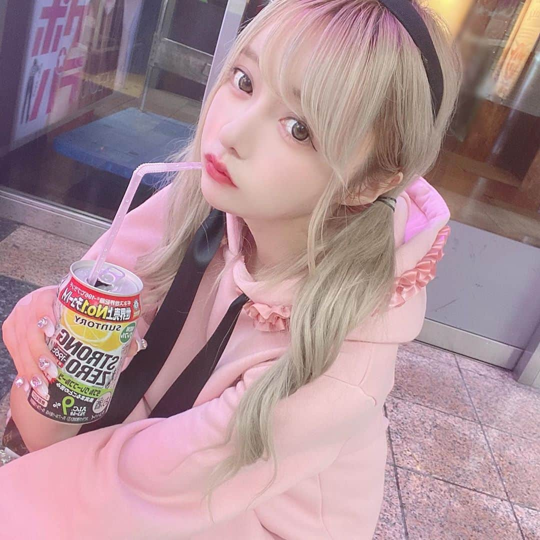 望月めるのインスタグラム：「🥺🥺🥺 · · · #🥺 #歌舞伎町 #missmine  #ぴえん #地雷 #地雷メイク #コンカフェ嬢 #ツインテール #ストゼロ #ストロングゼロ」