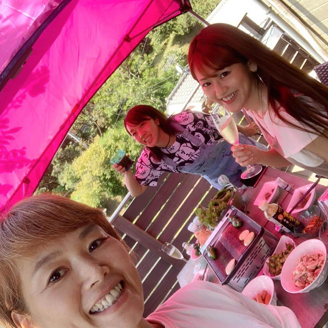 北林明日香のインスタグラム：「今年の夏は遠くには行けなかったのですがその分お隣の神奈川をたくさん堪能しました  神奈川その①  葉山の素敵なお家でBBQ お隣のお家からのお裾分けが凄かった  올여름에는 멀리 가지 못해서 도쿄옆 가나가와현에 자주 놀러 갔었어요  #葉山 #bbq #여름휴가 #바비큐 #추억 #食べる係とお隣さんを盛り上げる係 #神奈川充」