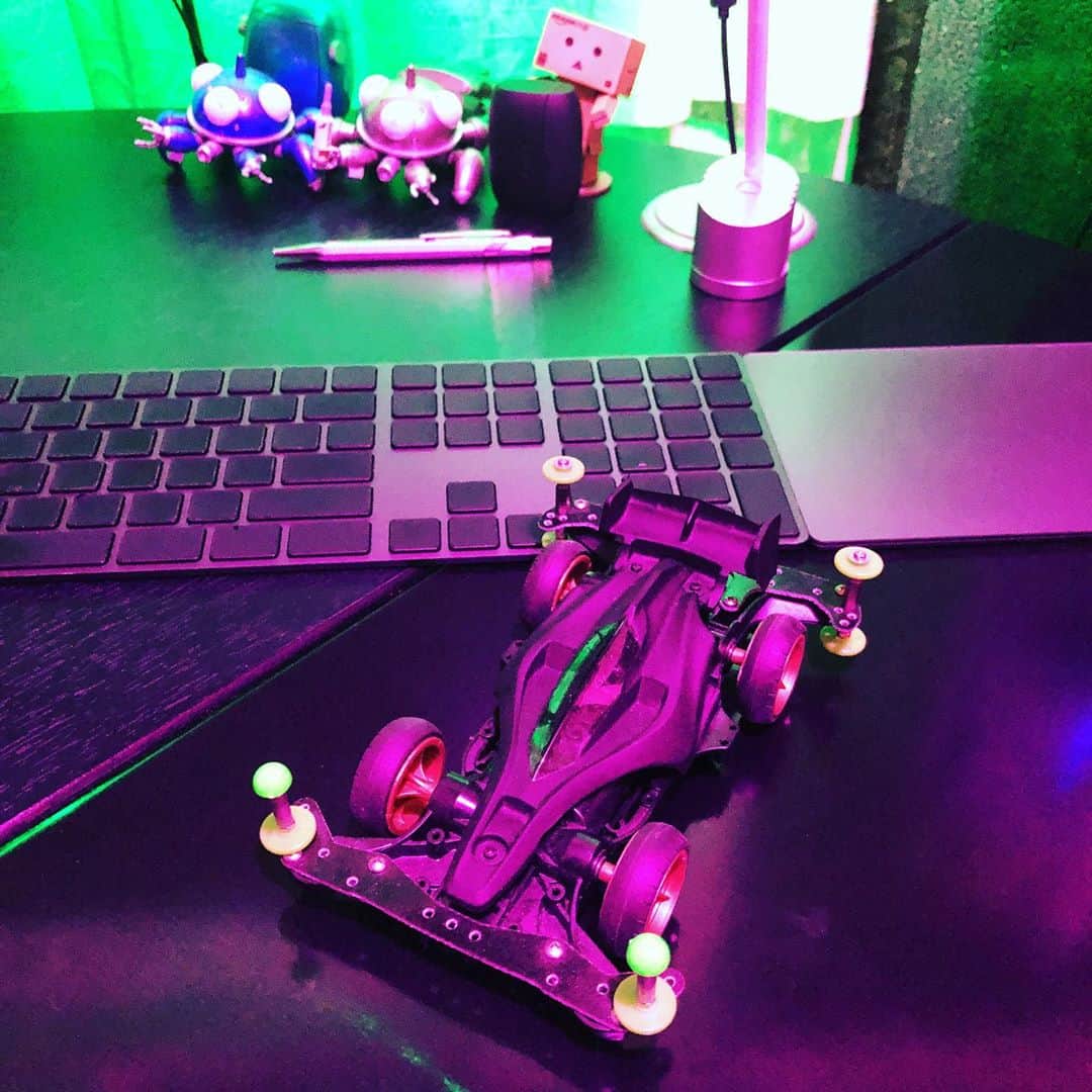 yukawaのインスタグラム：「作って一回も走らせたことのないミニ四駆 ( ꒪⌓꒪) . . . #ミニ四駆 #mini4wd #30代からのミニ四駆 #hobby #car #tamiya #ダッシュ四駆郎世代 #aeroavante #custom #カスタム #田宮 #おもちゃ #プラモデル」