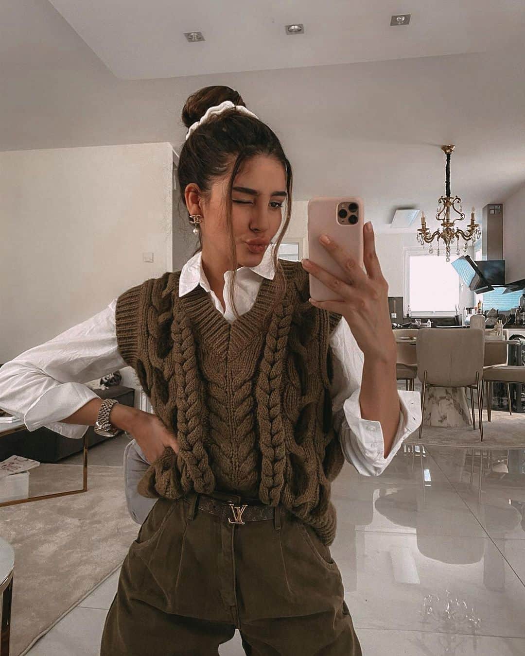 OOTD Magazineさんのインスタグラム写真 - (OOTD MagazineInstagram)「Which outfit is your favorite? @filiz ⠀— 🍂 Edited with OOTD Autumn presets/filters 🍂 Shop our OOTD presets/filters collection now via link in bio. 🍂」9月25日 18時41分 - ootdmagazine