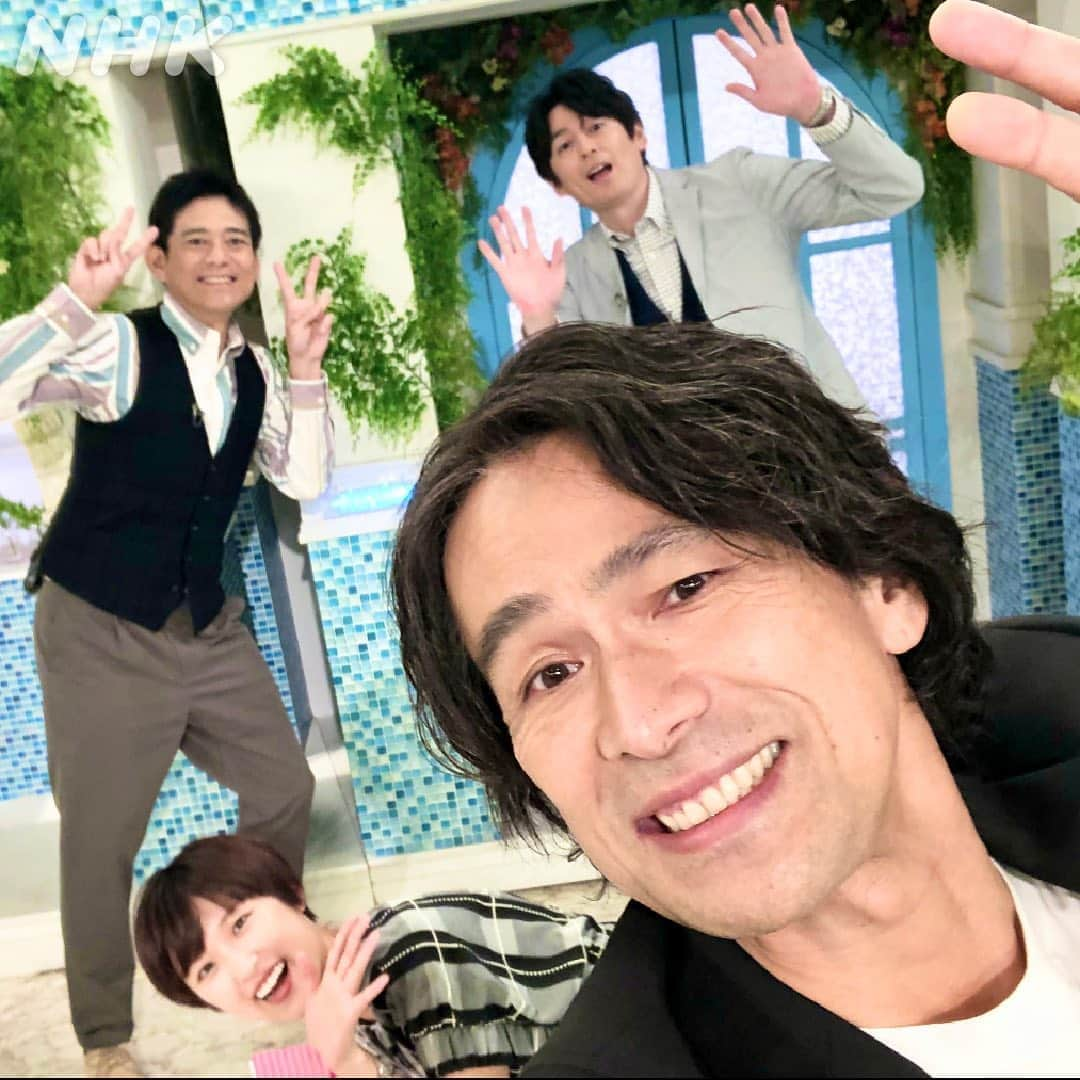 あさイチさんのインスタグラム写真 - (あさイチInstagram)「近江です。  今日のゲストは江口洋介さん。 テレビで見ていたイメージどおり、飾らない、 ワイルドで熱い方でした！  「胸を開いて良い姿勢でいれば、気持ちも前向きに なるし、声もよく出るじゃん？」と、 江口流スタイル維持のコツを教えていただいたので、 私も意識してみようと思います。  時間があるときはご夫婦であさイチを見てくださって いるそうで、うれしくなりました😭✨  #江口洋介 さん #プレミアムトーク #胸 を開いて！江口流#スタイル 維持 #博多華丸大吉  #近江友里恵 アナ #nhk #あさイチ #8時15分から」9月25日 18時51分 - nhk_asaichi