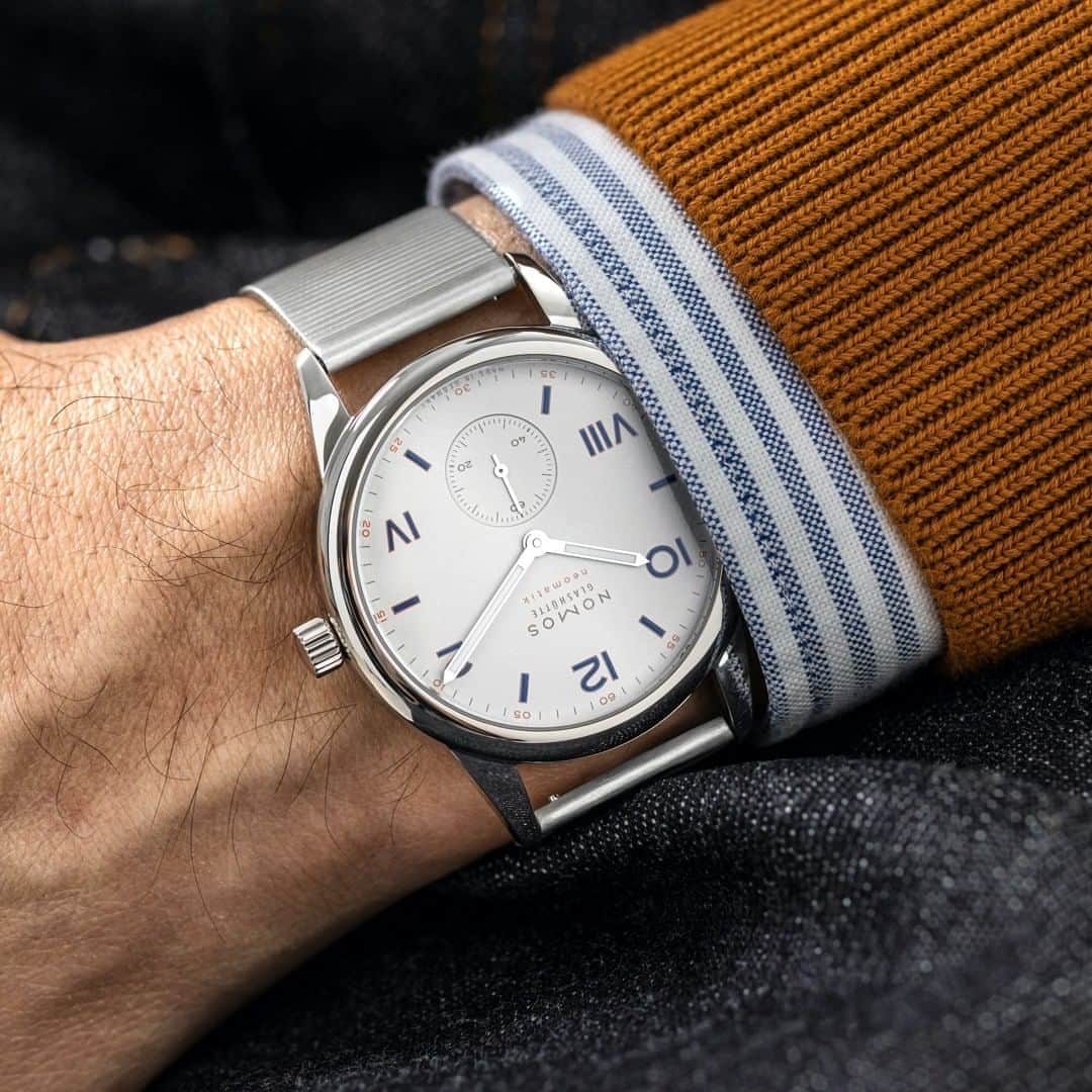 のインスタグラム：「Need to freshen up your wrist for the new academic year? Club Campus is a great choice—making a smart impression, no matter how behind on the assigned reading you are!  #nomos #glashütte #clubcampus #wristwatch #wristshot #wotw #nomosclub」