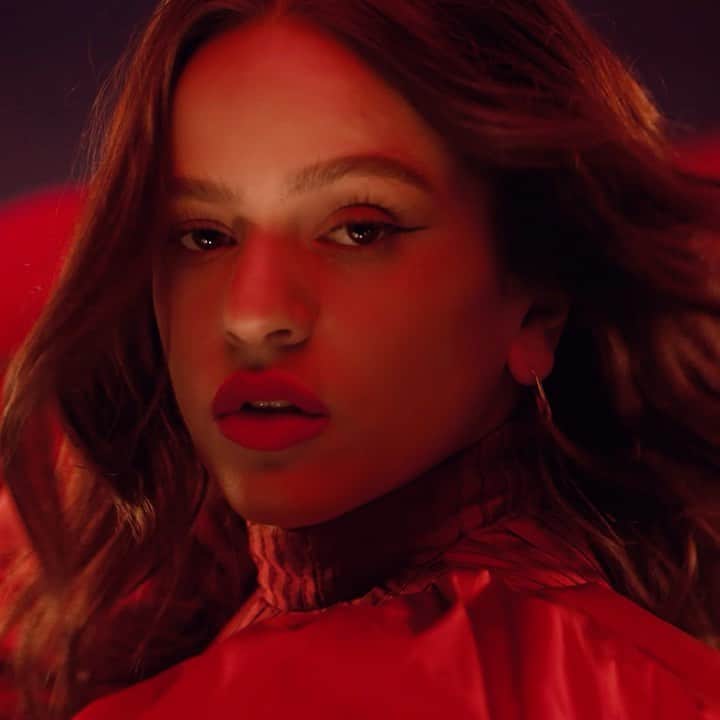 M∙A∙C Cosmetics Japanのインスタグラム：「赤いリップスティックを通じて、すべての人に健康で安心な未来を✨ ㅤ 世界で注目を集める歌手・パフォーマーのロザリア @rosalia.vt が今年26年目を迎え、100％その売上が寄付される #MACVIVAGLAM をセレブレート💄 ㅤ ㅤ Director: @gvsgvs Cinematographer: @marcellrev Makeup Artist: @makeupbyariel Stylist: @patti_wilson Hair Stylist: @dimitrishair Choreographer: @itsbankhead ㅤ #MACビバグラム #MACCosmeticsJapan #MACCosmetics #MAC #MACコスメ #マックコスメ #コスメ#コスメ紹介#コスメ好き#コスメレポ #化粧品 #デパコス #コスメ部 #コスメマニア #メイク好き#美容大好き#美容好き#トレンドメイク#秋メイク#ビバグラム#赤リップ#MACリップ#リップ#リップメイク#リップスティック#ボリューム#ぷっくり#マットリップ#リップマニア」