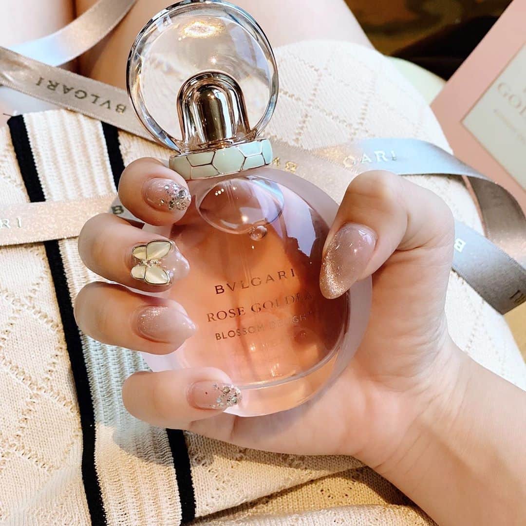 RIKAのインスタグラム：「🎀 @bulgari ✨  ずっと欲しかった香り✨」