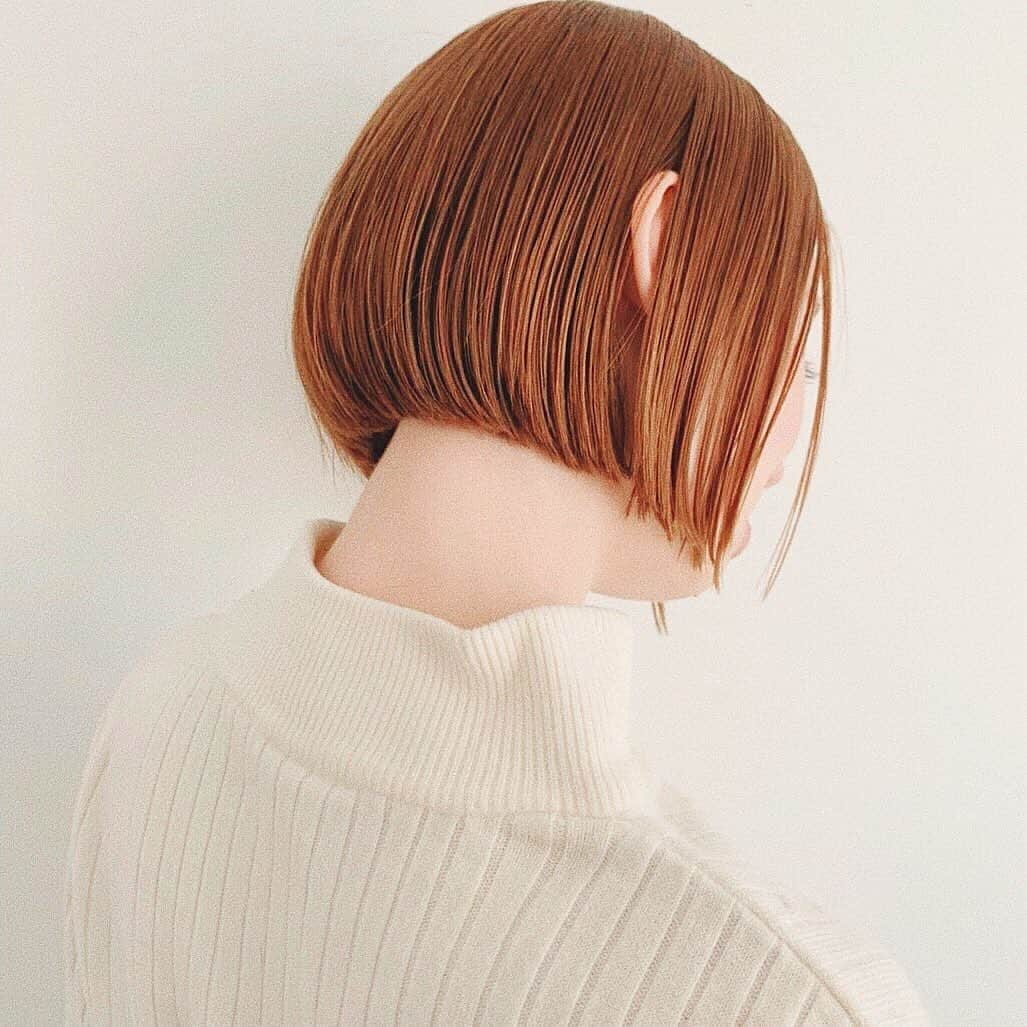 natsuoさんのインスタグラム写真 - (natsuoInstagram)「orengebeige × BOB #🍂🍁 ハイネックやタートルネックの季節ですね 首元がスッキリ見えるようなスッキリとしたミニボブも おすすめです✨ ヘアも秋冬準備 しましょう✂︎ #natsuo_hair #natsuo_design  #ミニボブ #オレンジベージュ #オレンジカラー #暖色カラー #ブリーチカラー #ヘーゼルベージュ #ボブヘア」9月25日 18時53分 - akimotonatsuo