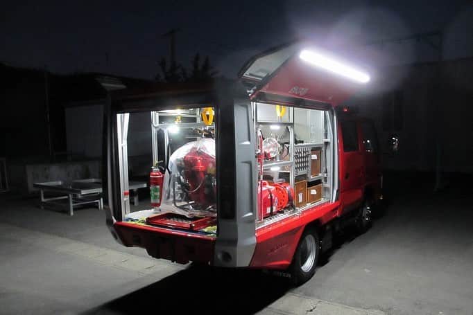 モリタさんのインスタグラム写真 - (モリタInstagram)「多機能型消防車「REDSEAGULL(レッドシーガル）」。消防団員にも救助活動を期待する声から生まれた消防車です。小型動力ポンプの他ら多種多様な資機材を積載できます。 火の用心で、よい週末を！ #人と地球のいのちを守る #モリタ#消防車#消防団#消防#消防士#消防団員#morita#firetruck#redseagull#レッドシーガル#firetruck#firefighting #firefighter #rescue#truck#car#vehicle#red」9月25日 18時53分 - moritagroup