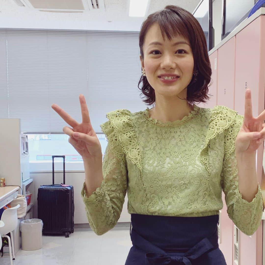 高橋真理恵さんのインスタグラム写真 - (高橋真理恵Instagram)「* 豊田康雄アナと山本大貴アナ‼️ シャツが、、 お揃い✨  ほっこり☺️  今日は、山本アナ🔰を紹介する YouTubeを撮影しました🙌  撮影が終わった頃、 同じシャツを着た豊田アナが 来られたので撮りました✨  更新をお楽しみに⚾️  私の写真は、 細く見えると言われた衣装👗」9月25日 18時59分 - marie___takahashi