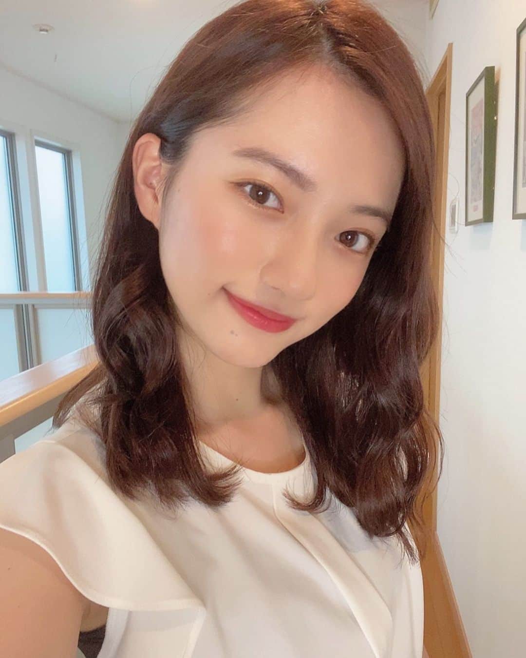 美詞のインスタグラム：「あれ？私いつも同じ顔の向きだな🤔笑  #久しぶりの自撮り」
