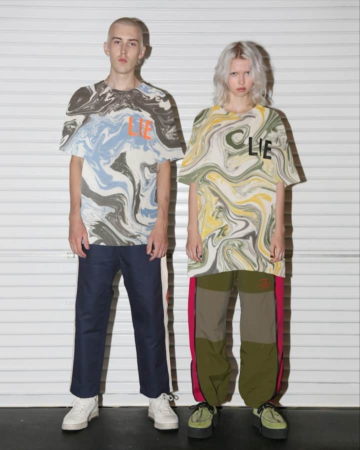 のインスタグラム：「🟠本日より店頭PRE ORDERスタート🟠 「BLACK WEIRDOS」21S/S Collection PRE ORDER開催中  ////////////////////////////////  ■日程■ オンラインショップ : 9/19(土)〜9/28(月)   店頭 : 9/25(金)〜9/28(月) ※店頭ではサンプルをご用意してお待ちしております。  ■受注形式■ 受注の際には30%のお内金を頂いております。 (現金/クレジットどちらでも可) ※オンラインショップで受注の方は新規会員登録にて5%OFFとさせて頂きます。 既に会員の方はご利用頂けませんので予めご了承下さいませ。   ■デリバリー■ 1月〜3月   ////////////////////////////////  #blackweirdos #sister_tokyo」