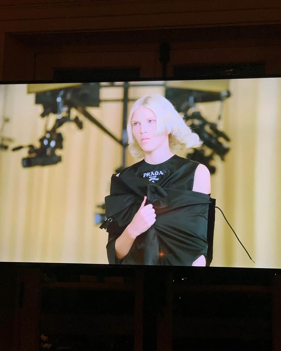 JiweiJWさんのインスタグラム写真 - (JiweiJWInstagram)「昨天在荣宅看Prada 2021SS女装秀#prada」9月25日 19時03分 - jiweijw