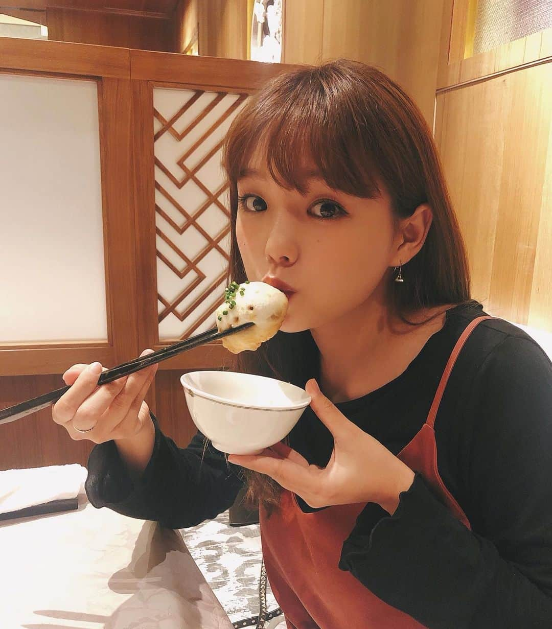 篠崎愛さんのインスタグラム写真 - (篠崎愛Instagram)「#中国飯店 #焼き小籠包」9月25日 19時07分 - shinopp._.ai