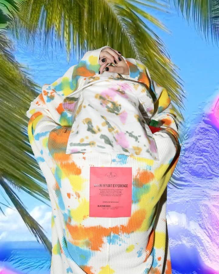 のインスタグラム：「🟠本日より店頭PRE ORDERスタート🟠 「BLACK WEIRDOS」21S/S Collection PRE ORDER開催中  ////////////////////////////////  ■日程■ オンラインショップ : 9/19(土)〜9/28(月)   店頭 : 9/25(金)〜9/28(月) ※店頭ではサンプルをご用意してお待ちしております。  ■受注形式■ 受注の際には30%のお内金を頂いております。 (現金/クレジットどちらでも可) ※オンラインショップで受注の方は新規会員登録にて5%OFFとさせて頂きます。 既に会員の方はご利用頂けませんので予めご了承下さいませ。   ■デリバリー■ 1月〜3月   ////////////////////////////////  #blackweirdos #sister_tokyo」