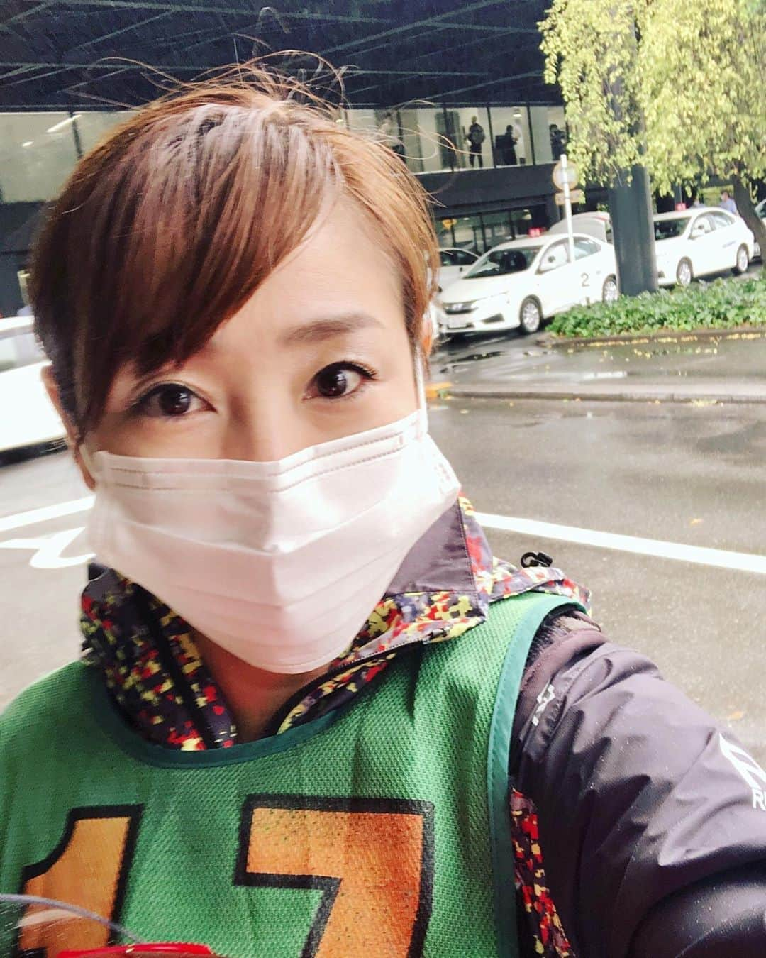 吉永愛さんのインスタグラム写真 - (吉永愛Instagram)「今日は、雨の中の実車☔️ 1時間目は、専用コーナーで少し高度な 乗り方（八の字の内回りなど）をやって、卒検コース練習。 2時間目は、みきわめ❗️ 普通二輪の時、緊張しすぎて道を間違えたけど、今回は大丈夫でした🤣 注意されたのは、スラロームがギリギリ当たりそうなのと、波状路が5秒なのに、4.2秒だったこと🤣練習では一応出来てたので、本番では、緊張せずできればいいけどねーー🤣緊張するんだな😭 明日は、いよいよ卒検✨✨ 雨やんでくれないかなー😭 #みきわめ  #大型二輪 #バイク  #バイク女子  #自動車教習所 #女性ライダー #女性ライダーになりたい #女性ライダーと繋がりたい  #バイク好きな人と繋がりたい  #トライアンフボンネビルが気になる #ママモデル #bike #アラフォー  #女子ライダー  #実車」9月25日 19時14分 - a.i.yy