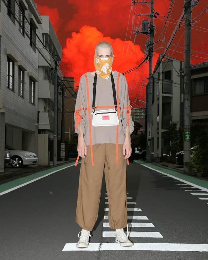 のインスタグラム：「🟠本日より店頭PRE ORDERスタート🟠 「BLACK WEIRDOS」21S/S Collection PRE ORDER開催中  ////////////////////////////////  ■日程■ オンラインショップ : 9/19(土)〜9/28(月)   店頭 : 9/25(金)〜9/28(月) ※店頭ではサンプルをご用意してお待ちしております。  ■受注形式■ 受注の際には30%のお内金を頂いております。 (現金/クレジットどちらでも可) ※オンラインショップで受注の方は新規会員登録にて5%OFFとさせて頂きます。 既に会員の方はご利用頂けませんので予めご了承下さいませ。   ■デリバリー■ 1月〜3月   ////////////////////////////////  #blackweirdos #sister_tokyo」