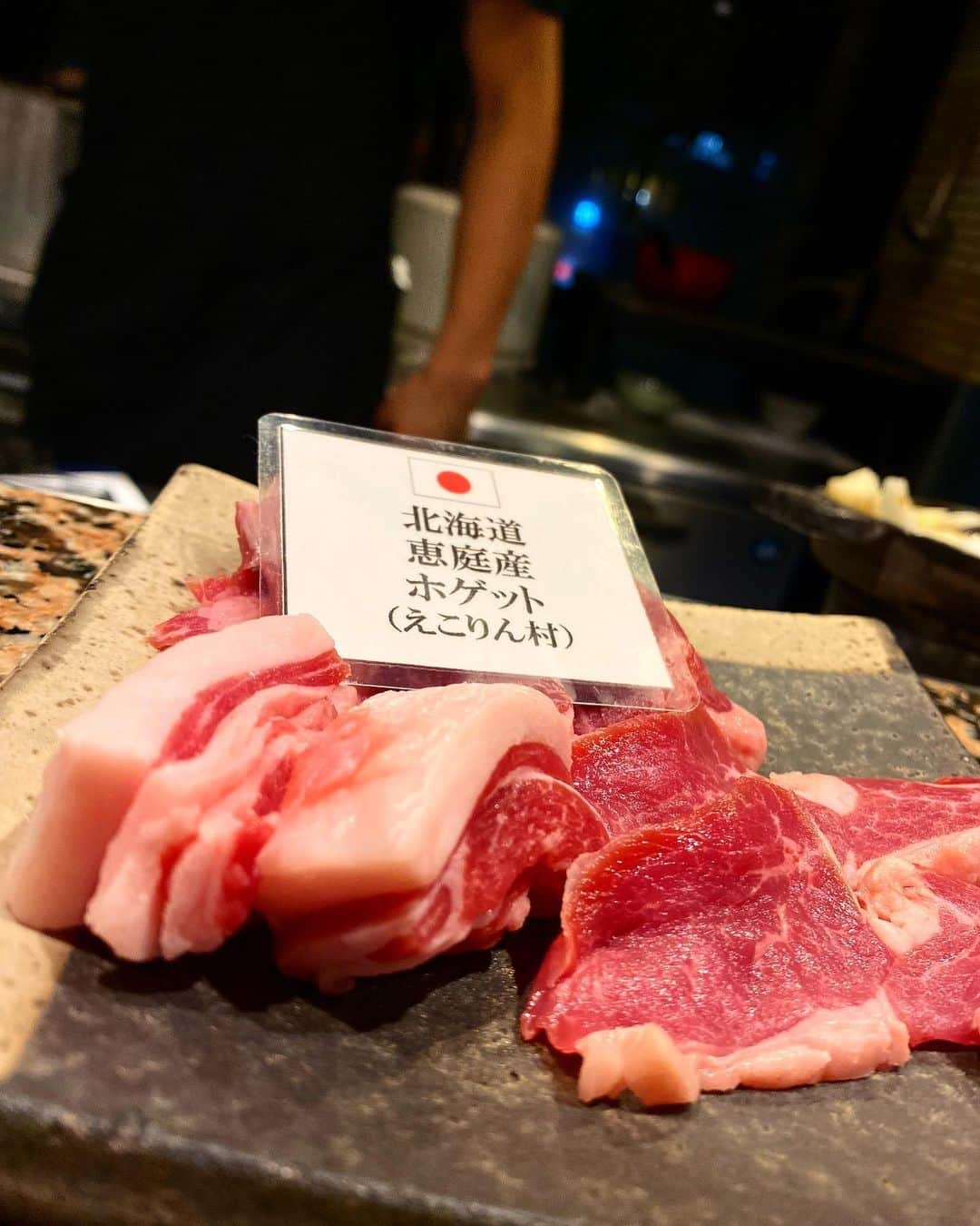 濱野りれさんのインスタグラム写真 - (濱野りれInstagram)「"Hitsuji Sunrise" 🐏 Lamb restaurant 📍 #azabujuban  You can choose from made in Japan or USA and more. You can also choose the age of the sheep too. The charm of this restaurant is that there are various types of lamb. How about to take L-CARNITINE deliciously after working hard??🐏🤍 - - ２年ぶりくらいに"羊SUNRISE"へ🐏 ラム肉はトレーニングの後に当日予約できるところに行きがちで、サンライズはかなかな当日取れず💦 久しぶりだったけど賑やかな雰囲気は相変わらずで 楽しくラム肉食べれました😋 今日一はラムユッケ❣️ - - #rirelog #hitsujisunrise #azabujubangourmet #tokyofoodie #tokyofoodies #tokyoeats #tokyogourmet #eatlover #tabelog #羊sunrise #fendi #fendijacket #autumnfashion #hermesjewelry #hermesearrings #saintlaurent #羊sunrise #美食 #ラム肉 #ジンギスカン #グルメ女子 #麻布十番グルメ #東京グルメ #フェンディ #ysl #エルメス #食べログ高評価 #食べログ4」9月25日 19時27分 - riregram