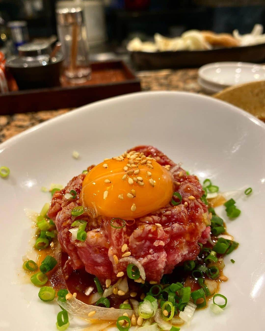 濱野りれさんのインスタグラム写真 - (濱野りれInstagram)「"Hitsuji Sunrise" 🐏 Lamb restaurant 📍 #azabujuban  You can choose from made in Japan or USA and more. You can also choose the age of the sheep too. The charm of this restaurant is that there are various types of lamb. How about to take L-CARNITINE deliciously after working hard??🐏🤍 - - ２年ぶりくらいに"羊SUNRISE"へ🐏 ラム肉はトレーニングの後に当日予約できるところに行きがちで、サンライズはかなかな当日取れず💦 久しぶりだったけど賑やかな雰囲気は相変わらずで 楽しくラム肉食べれました😋 今日一はラムユッケ❣️ - - #rirelog #hitsujisunrise #azabujubangourmet #tokyofoodie #tokyofoodies #tokyoeats #tokyogourmet #eatlover #tabelog #羊sunrise #fendi #fendijacket #autumnfashion #hermesjewelry #hermesearrings #saintlaurent #羊sunrise #美食 #ラム肉 #ジンギスカン #グルメ女子 #麻布十番グルメ #東京グルメ #フェンディ #ysl #エルメス #食べログ高評価 #食べログ4」9月25日 19時27分 - riregram