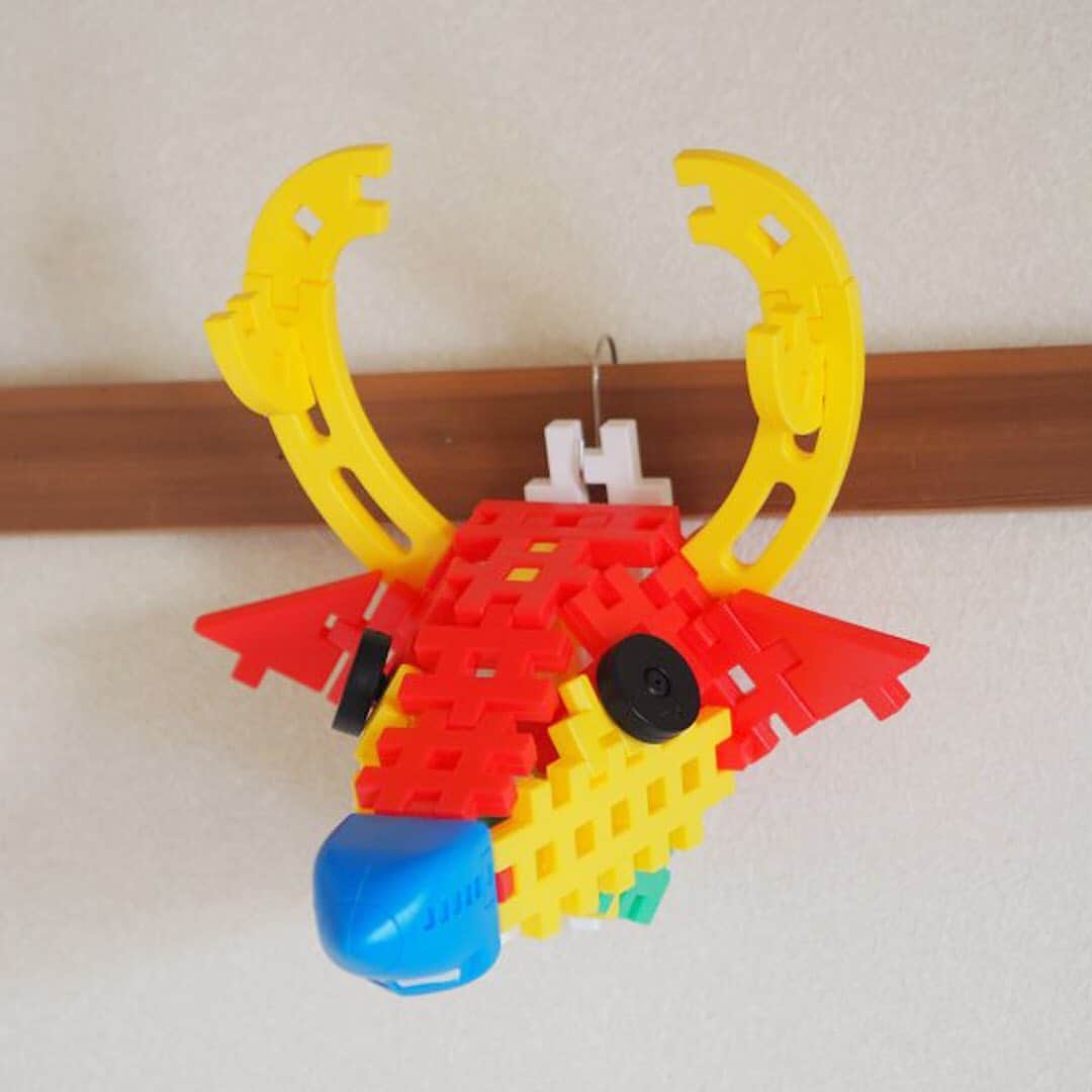 学研のニューブロック mini labo【公式】さんのインスタグラム写真 - (学研のニューブロック mini labo【公式】Instagram)「こんにちは👋. いちばんくんだよ😊. . 公式ホームページで開催中の. ニューブロック作品コンテストで8月のマイスター5名が決定したよ🎊. 今日はマイスターの中からQVLさんの作品を紹介するね‼️. . QVLさん・作『ハンティングトロフィー（角バリエーション）』🌟. . 乗り物のパーツがまさか鼻と口になるとは👀. 角も気分によって変えられるんだね❗️. 真似しておうちに飾ってみたいな💫. . 他のマイスターの作品も紹介していくから楽しみにしていてね❗️. . . ニューブロック作品コンテストの募集は8月31日で終了しました🏁. たくさんのご応募ありがとうございました😍.  公式ホームページ🌐「ニューブロックスーパーラボ」🌞では. マイスターと最優秀作品を掲載中です🎼. . 是非遊びに来てね~👋. . . . #ニューブロック #学研のニューブロック　#ニューブロックminilabo #学研 #ブロック #ブロック遊び #子育て #家族 #親子 #ママ #パパ #プレママ #子供 #おもちゃ #知育玩具 #懐かしい #Gakken #作品 #コンテスト #マイスター #作品 #発表 #公式」9月25日 19時23分 - gakken_newblock