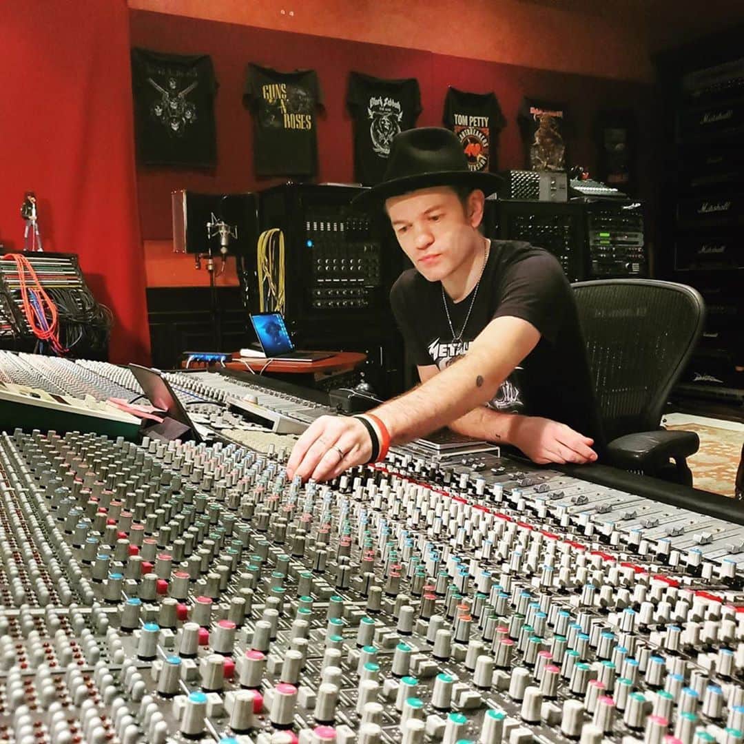 Sum 41さんのインスタグラム写真 - (Sum 41Instagram)「#Repost @deryckwhibley  Been using this down time to upgrade my whole system here at Studio Mr. Biz. I’ve always been an @apogeedigital fan, but I’m really blown away with how great my new Symphony MK II system is. All 64 channels for my SSL! #NerdAlert」9月25日 19時29分 - sum41