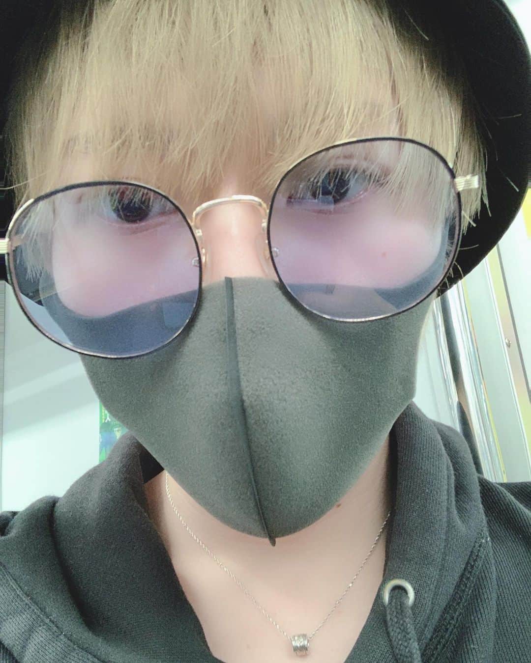 高橋ふみやのインスタグラム：「とても不審者に見える。。 まぁーこういう時も あってもいいよね(笑) #あるある」