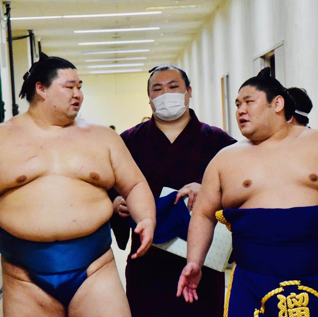 日本相撲協会さんのインスタグラム写真 - (日本相撲協会Instagram)「大相撲九月場所、13日目。 2敗:正代、翔猿。 3敗:朝乃山、貴景勝、阿武咲、若隆景。 13日目は幕下以下力士の各段優勝が決定しました。 幕下　寺沢 三段目　北天海 序二段　北青鵬 序ノ口　久之虎  @sumokyokai  #大相撲 #sumo #相撲 #力士 #お相撲さん #スポーツの秋 #japanphoto #sumowrestlers #japanculture  #九月場所 #9月場所 #秋場所 #九月場所全力応援 #cooljapan #推ししか勝たん　#朝乃山 #翔猿 # #阿武咲 #正代」9月25日 19時32分 - sumokyokai