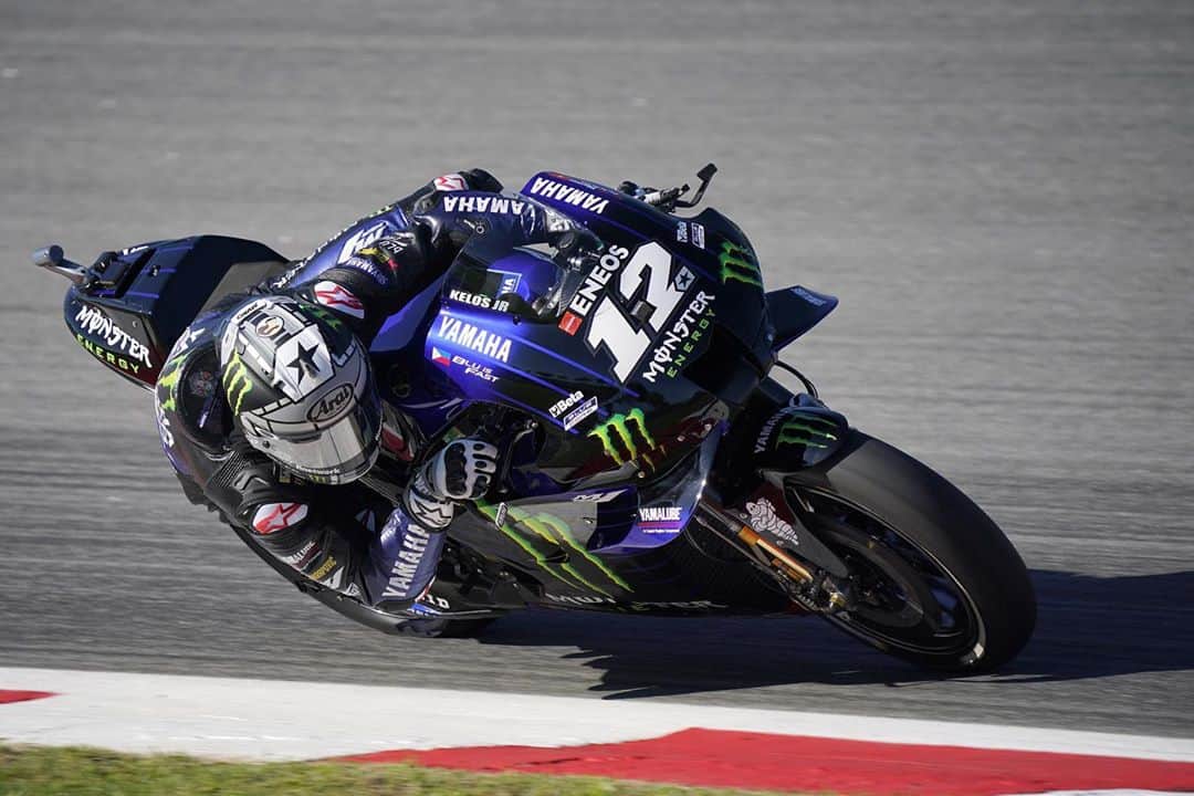 YamahaMotoGPさんのインスタグラム写真 - (YamahaMotoGPInstagram)「💬 @maverick12official, #CatalanGP FP1 Result - P4:  "FP1 was quite good. I'm very happy about how the bike is working, because on the first run I could ride with a good rhythm. But we need to keep working, for sure. The track is in a difficult condition. I'm happy about how the bike was working on a really low-grip track. So, for FP2 we're going to concentrate on the race again, and we will try to work very hard."  #MonsterYamaha  #MotoGP」9月25日 19時40分 - yamahamotogp
