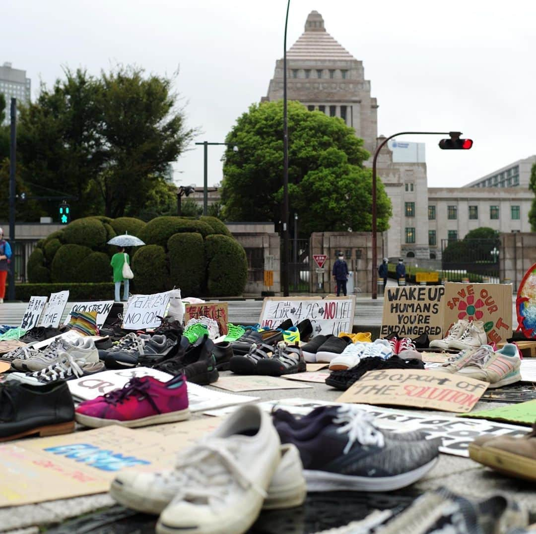 The Japan Timesさんのインスタグラム写真 - (The Japan TimesInstagram)「Dozens of pairs of shoes signifying the generations lost to global warming were placed in front of the national Diet during a protest on Sept. 25 organized by Fridays for Future Tokyo. Climate activists in 75 locations in Japan and in more than 150 countries held similar demonstrations during a Global Day of Climate Action to call on governments to reduce and eventually eliminate carbon emission reductions, hasten the shift to renewable energy and confront the ongoing climate crisis. 📸 Ryusei Takahashi (@ryuseitakahashi217) . . . . . . #Japan #Tokyo #fridaysforfuture #fridaysforfuturetokyo #climatestrike #news #climatechange #japantimes #日本 #東京 #環境 #自然 #ニュース #ジャパンタイムズ #👟」9月25日 19時42分 - thejapantimes