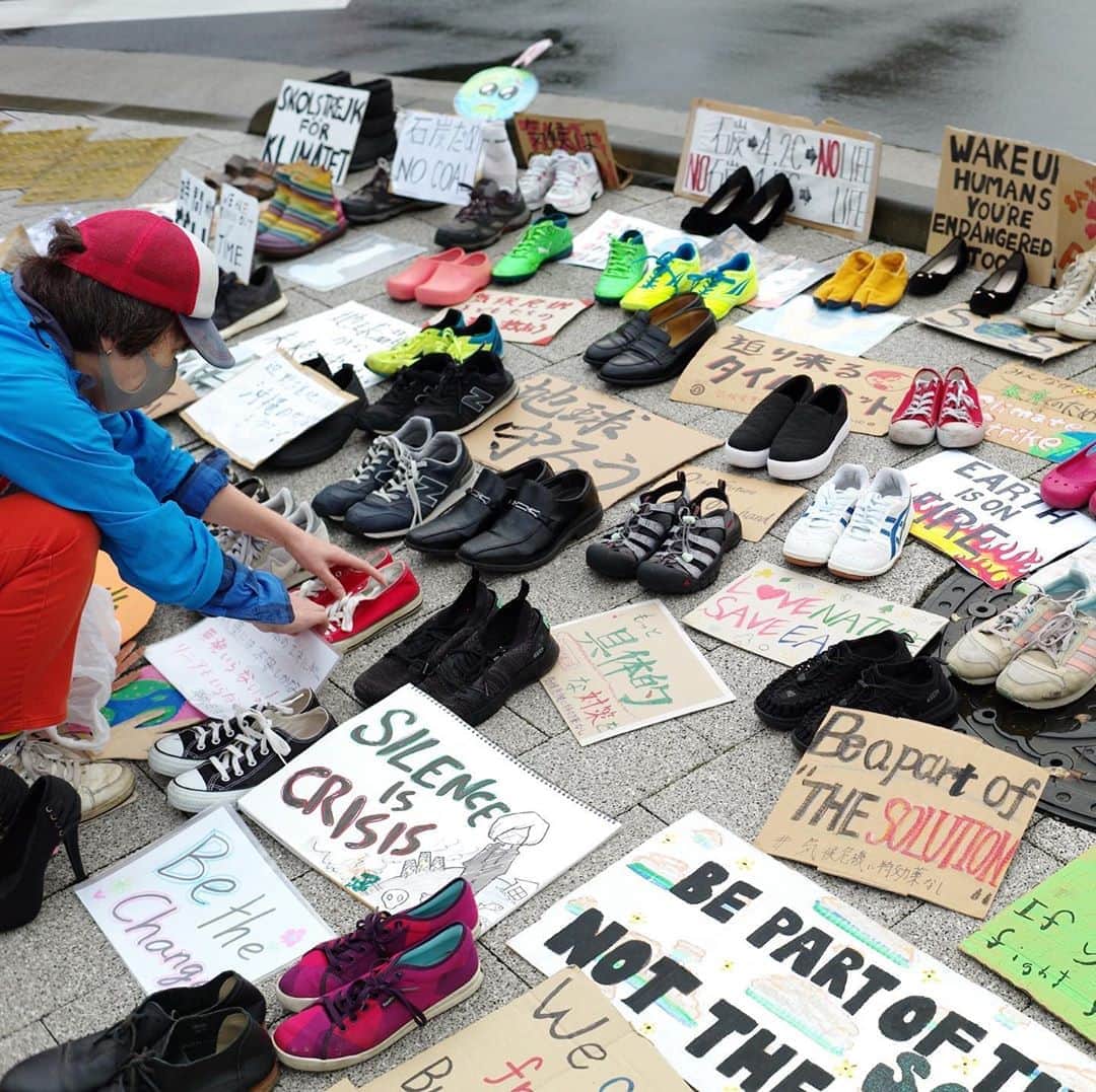 The Japan Timesさんのインスタグラム写真 - (The Japan TimesInstagram)「Dozens of pairs of shoes signifying the generations lost to global warming were placed in front of the national Diet during a protest on Sept. 25 organized by Fridays for Future Tokyo. Climate activists in 75 locations in Japan and in more than 150 countries held similar demonstrations during a Global Day of Climate Action to call on governments to reduce and eventually eliminate carbon emission reductions, hasten the shift to renewable energy and confront the ongoing climate crisis. 📸 Ryusei Takahashi (@ryuseitakahashi217) . . . . . . #Japan #Tokyo #fridaysforfuture #fridaysforfuturetokyo #climatestrike #news #climatechange #japantimes #日本 #東京 #環境 #自然 #ニュース #ジャパンタイムズ #👟」9月25日 19時42分 - thejapantimes