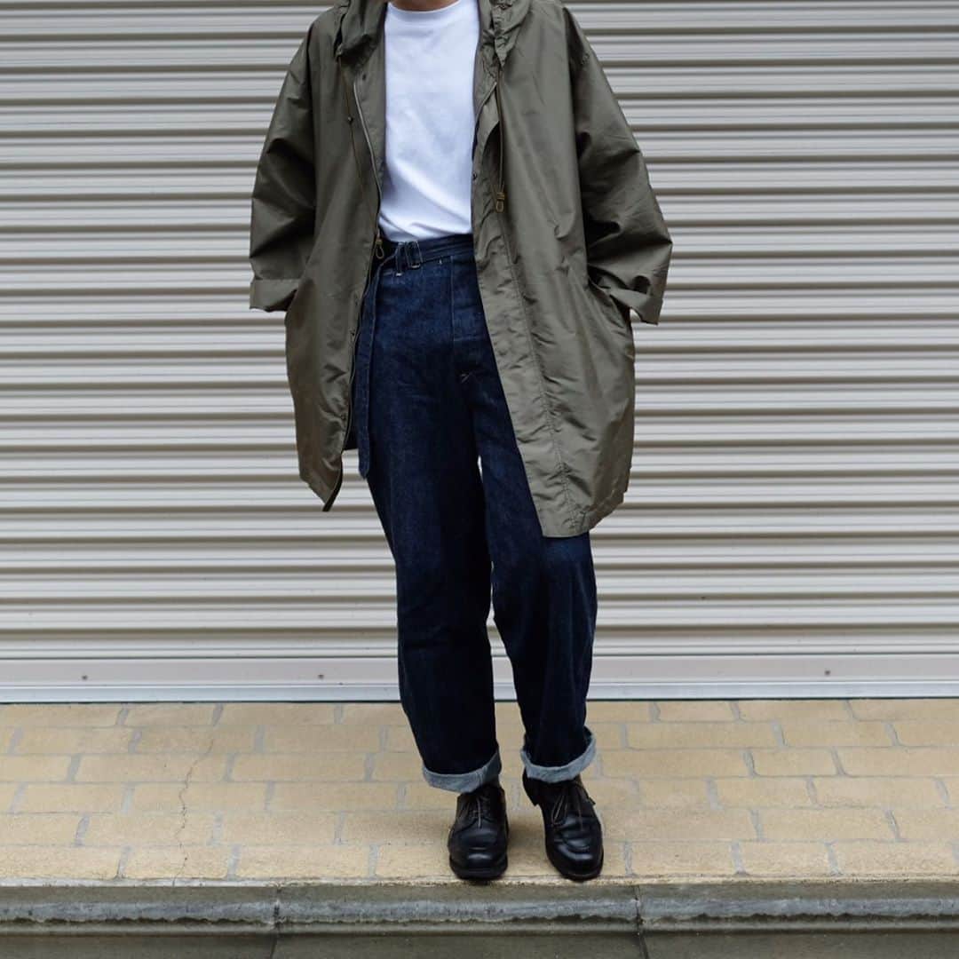 のインスタグラム：「_✔︎ . . 雨続きで、一気に気温も下がり 好きな季節がやってきた〜🍂 . . 最近仕事でも革靴履くのが激減して パラブーツは雨の日用のシューズになってる😂 . . #auralee  #uniqlou  #comoli  #paraboot  #matsukencode  #オーラリー #ユニクロユー #コモリ  #パラブーツ」