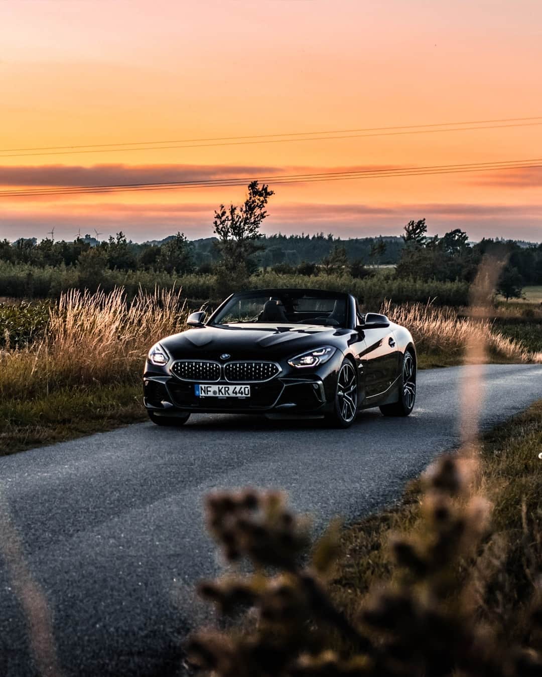 BMWのインスタグラム：「Romance is underrated.  The BMW Z4. #TheZ4 #BMW #Z4 #BMWrepost @karl_raudzus @sowa.jpg __ BMW Z4 M40i: Fuel consumption in l/100 km (combined): 7.4. CO2 emissions in g/km (combined): 168. Further information: www.bmw.com/disclaimer.  Acceleration (0-100 km/h): 4.5 s. Power: 250 kW, 340 hp, 500 Nm. Top speed (limited): 250 km/h.」