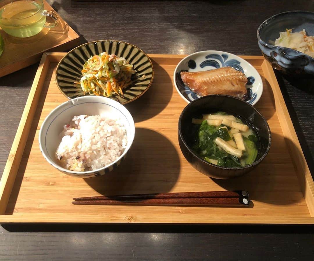 つるの剛士さんのインスタグラム写真 - (つるの剛士Instagram)「久しぶりの家ごはん。  最幸。  #食後のポンデリングが更に楽しみ #つるの茶けし🍵 #あいらぶつま  #あ　#よく見たら茶碗が欠けてる…😱💦 #食べ終わって気がつく…😭」9月25日 20時00分 - takeshi__tsuruno