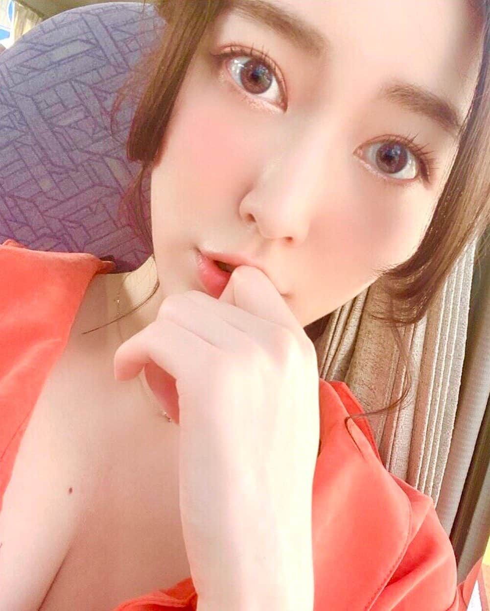 松井珠理奈さんのインスタグラム写真 - (松井珠理奈Instagram)「皆さん今週もお疲れ様でした✨ 私が料理を作ってあげる💕 何が食べたい？💁🏻‍♀️  What would you like to eat? Please comment below :)  #happyfriday  #cooking  #hairstyle  #hairarrange  #longhair  #love  #料理 #エプロン  #ヘアアレンジ  #ヘアスタイル  #ロングヘア  #お疲れ様 #ありがとう #新妻 風 #❤️ #🎀 #💋」9月25日 20時04分 - jurinamatsui3