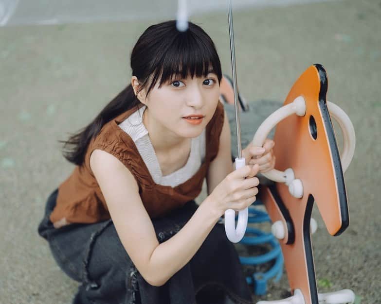 谷口萌衣子のインスタグラム：「. 今日みたいにじっとりしてた梅雨の日🌂  #ミスキャンパス立命館  #大学生活」