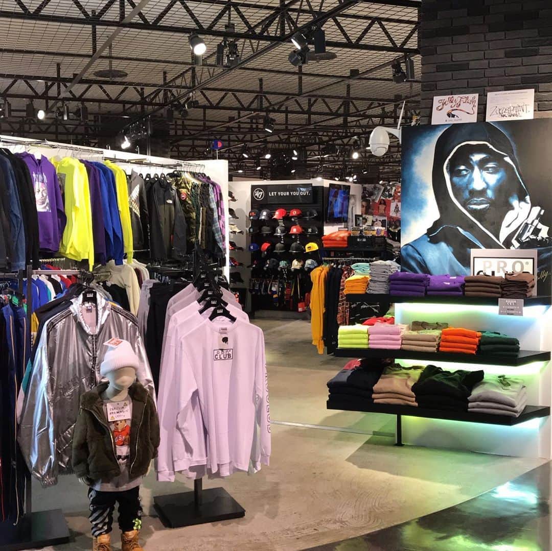 のインスタグラム：「秋物続々入荷中です！ 週末もダイバーシティにてお待ちしております😊  🗽DiverCity🎡 11:00~20:00  ※Grow Around Diver City店の方が9/14日より営業時間の方が変更となっております。ご来店の際は営業時間にお気をつけください。 (平日)11:00~20:00 (土日祝)10:00~20:00  . #growaround  #growaroundnewarrivals  #growarounddivercity」