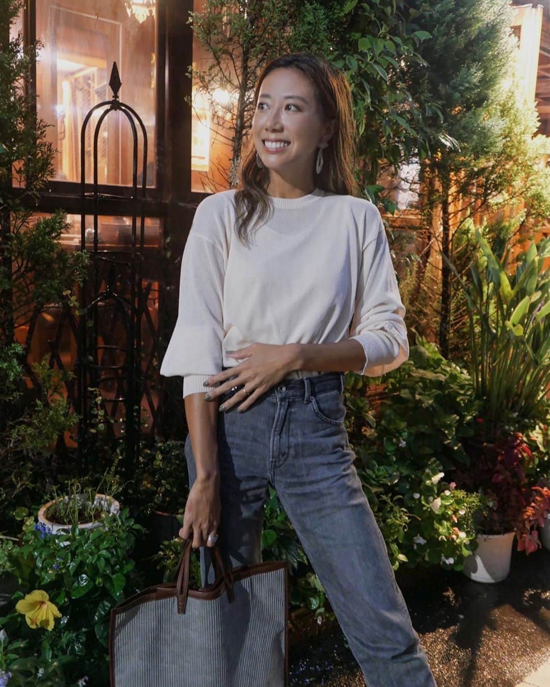 のインスタグラム：「.﻿ ﻿ 急に秋めいてお洋服も物色中...💫﻿ ﻿ ﻿ tops...﻿ @re_gleam  denim...﻿ @juri1104 @sonnylabel @moname.official  bag... @a_vacation_」