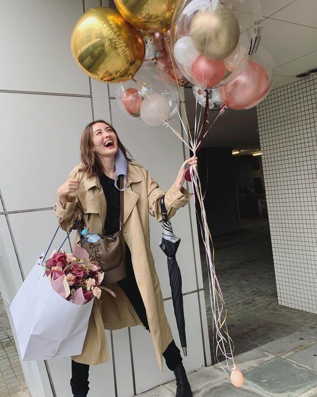 オードリー亜谷香のインスタグラム：「As I’m rounding out the end of my birthday I realize how lucky I am to be surrounded by the most thoughtful, loving and loyal people. I wonder to myself how I got so lucky. This year I’ve learned to cherish those you love. Thank you to everyone who sent messages and their love my way. I’m forever blessed to have you in my life! 31 here I come...! With corona and all, it can only go up from here, right?!」
