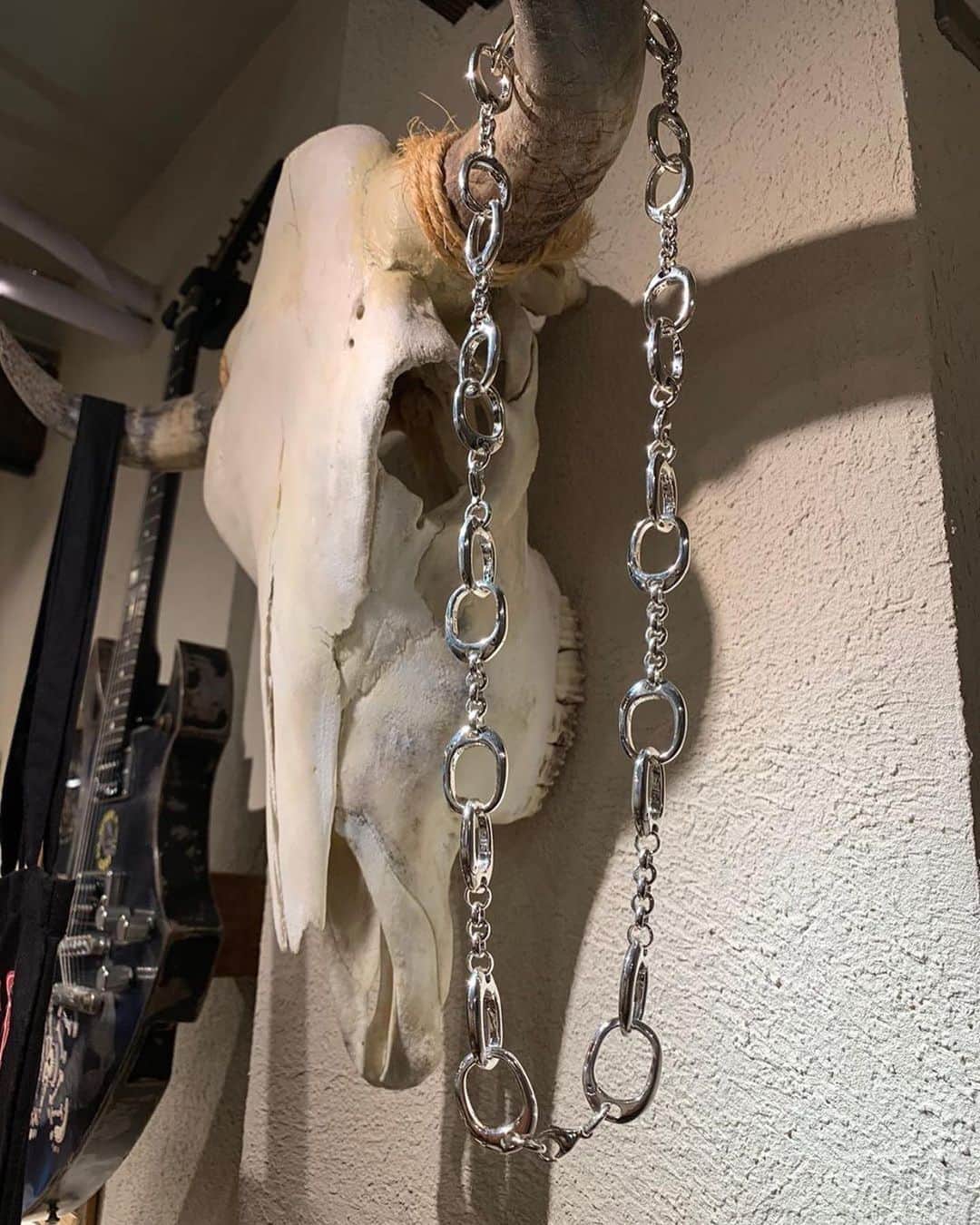 のインスタグラム：「Recently we sent 4 small handcuff bracelets to Japan and these images came back of them joined together temporarily 🙌 an idea we discussed together that looks even better than we could have hoped! Thanks @crazypigdesignsjapan  for the killer pictures 👏💀👏 #handcuff #bracelet #chain #lockedup #police #skull #gothic #heavymetal #rocknroll #jewellery #necklace #custom」