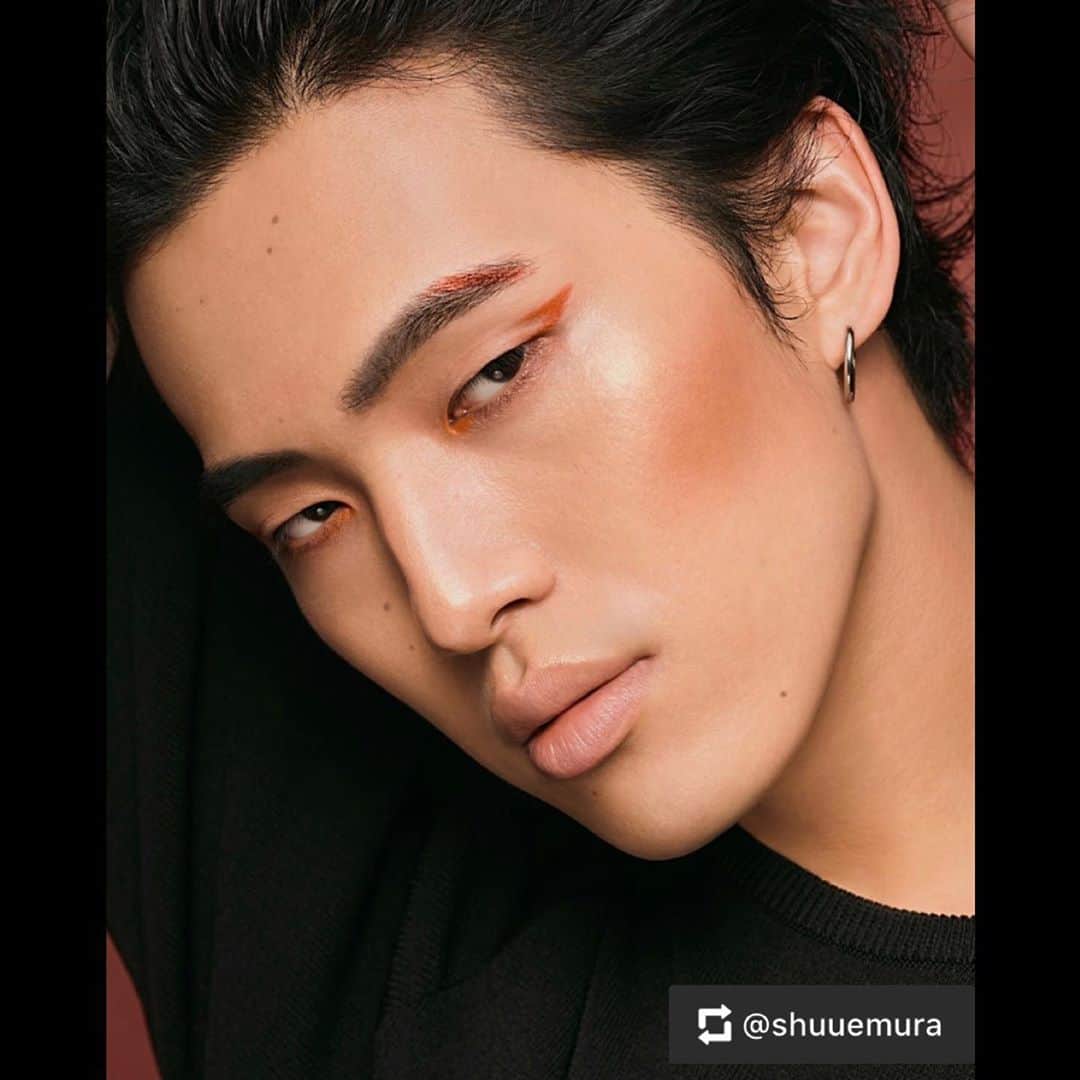 のインスタグラム：「初コスメのお仕事はshu uemuraでした。 ありがとうございました🏴 . Repost: @shuuemura  . wear some fierce oranges. 🐅 look created by certified artist panda using face color IR582 and IR 032 @shushupanda #shuuemura #shuartistry #shuuemuraartist⁠」