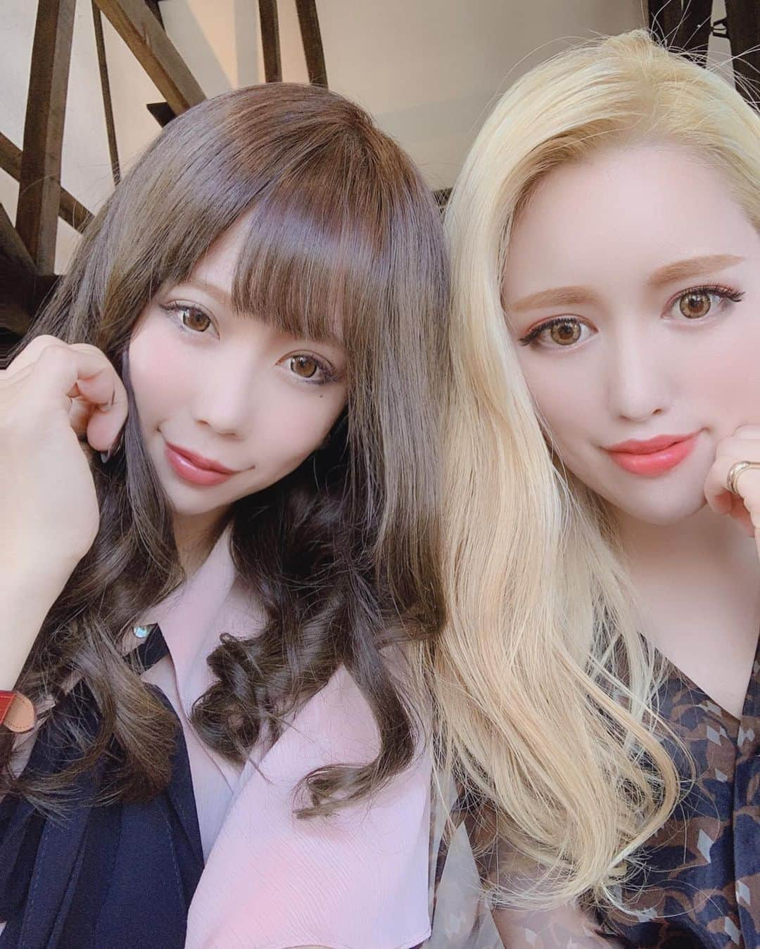 ちむのインスタグラム：「この綺麗な顔でサラッと毒舌＼( 'ω')／  さすがです💜🥰👏👏  #はるみわ #仲良し #姉妹ラブ💋」