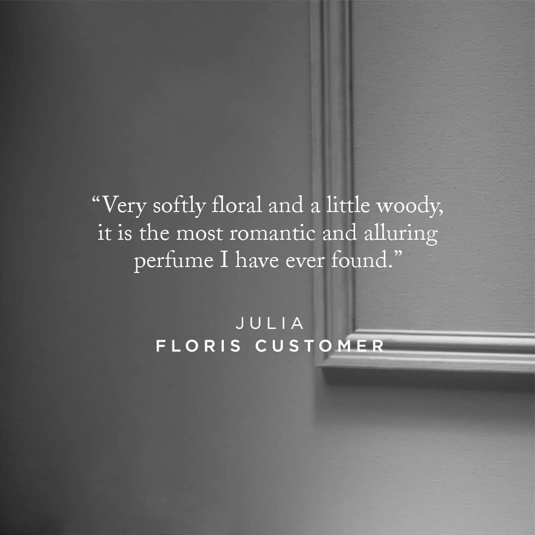 のインスタグラム：「Bouquet de La Reine is a floral fruity fragrance, where the soft fruitiness of fresh peaches combines with jasmine and rose, entwined with exotic tuberose and ylang ylang. The scent is brought back to earth with a base of rich green oakmoss, sandalwood and vanilla.⠀ ⠀ #FlorisLondon #Icons #290Years #BouquetDeLaReine #TheQueensBouquet #QueenVictoria #BritishPerfumery #BritishCraftsmanship #FamilyPerfumers #Perfumery #LuxuryFragrance #RoyalWarrant」