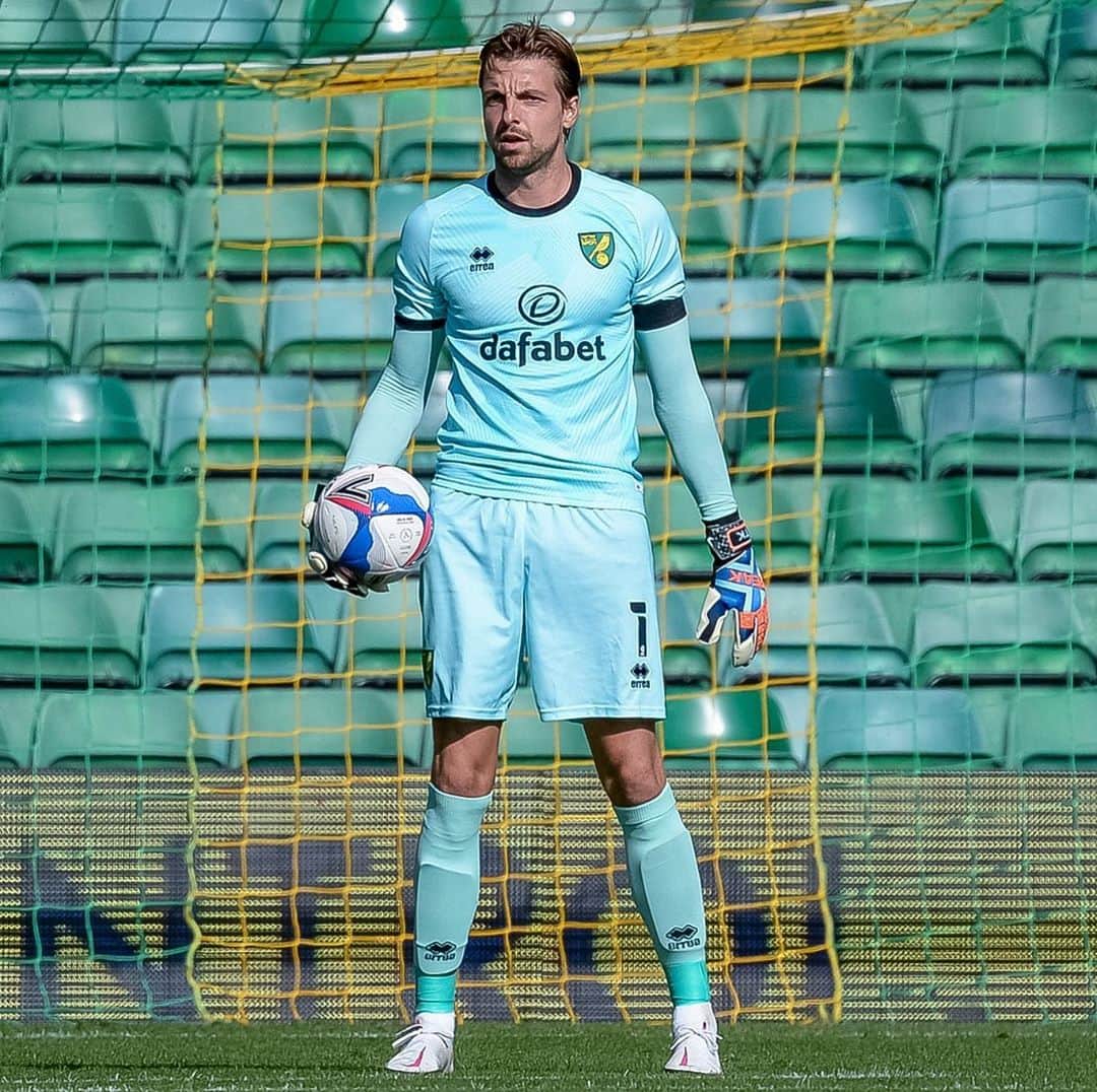 ティム・クルルのインスタグラム：「Ready for the weekend .. Big game on Sunday vs Bournemouth.. #otbc #nevergiveup 💪🏻🔰#fridayfeeling」