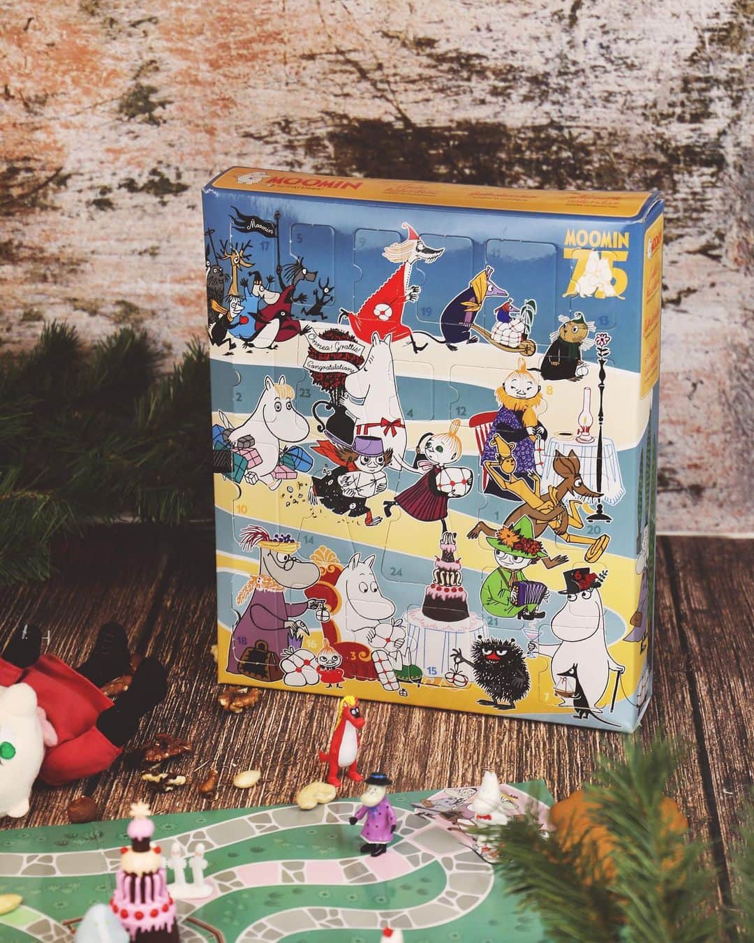 ムーミンさんのインスタグラム写真 - (ムーミンInstagram)「We know we're early... But look at this new Moomin Christmas calendar 👉 moom.in/christmascalendar20 😍  Surprise yourself with a new Moomin character for 24 days leading up to Christmas with this year's advent calendar.❤️   Psst! Also includes a fun board game!😎  #moomin #moominofficial #moominbymartinex #martinex」9月25日 20時38分 - moominofficial